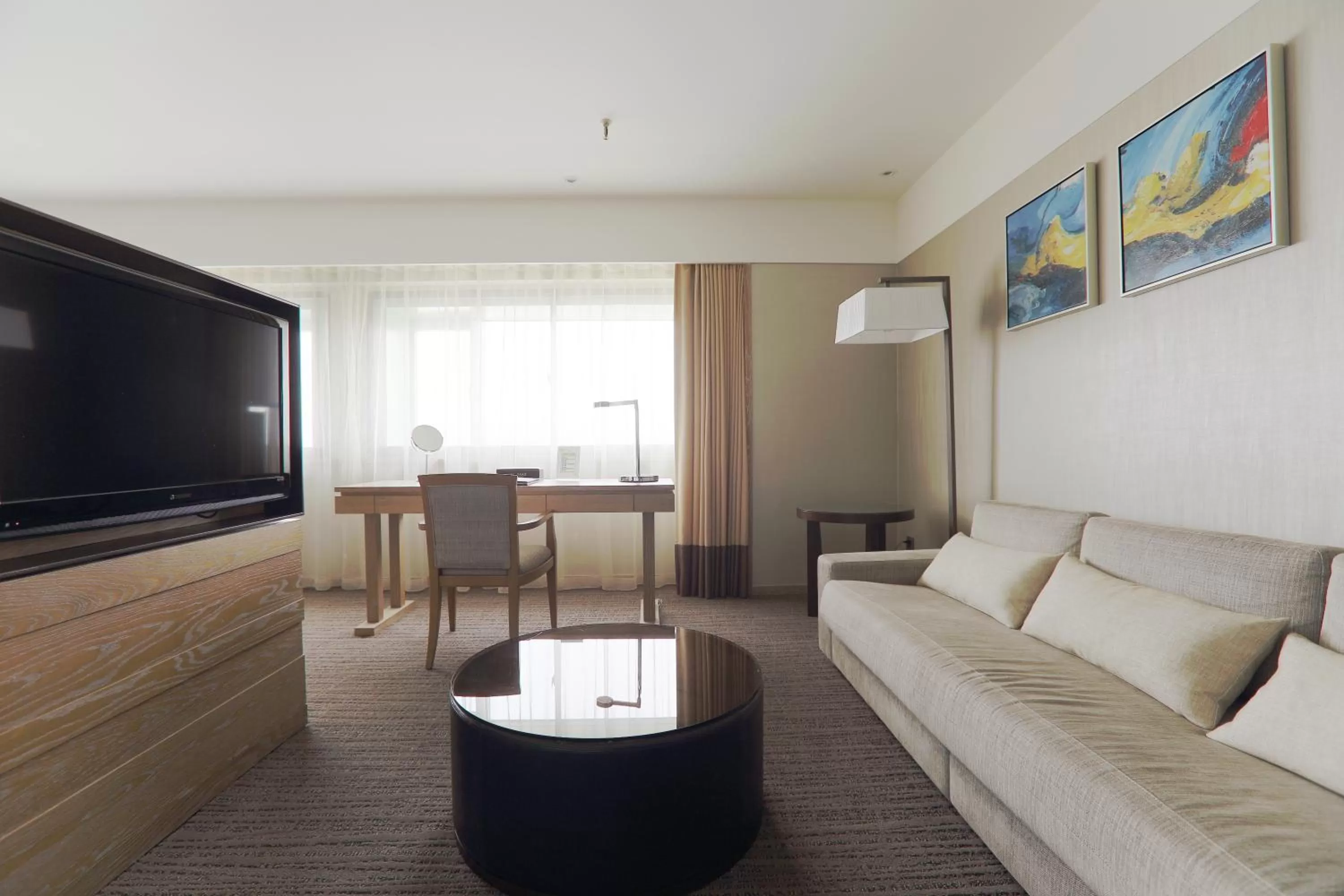 Communal lounge/ TV room in Santos Hotel