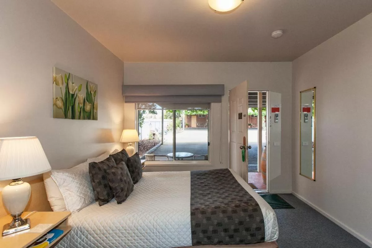 Bed in Ararat Motor Inn