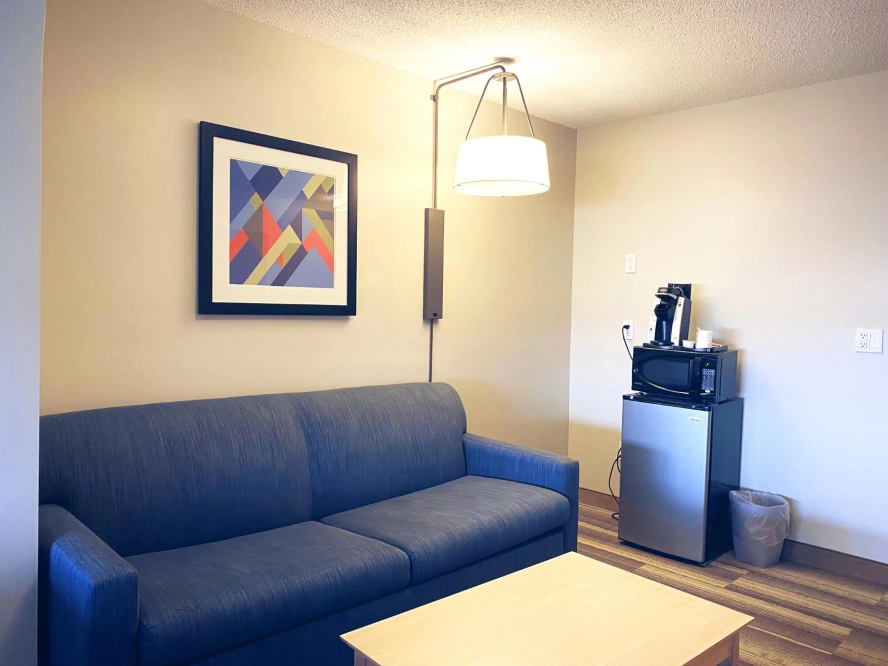 Coffee/tea facilities in Holiday Inn Express Hotel & Suites Logansport by IHG