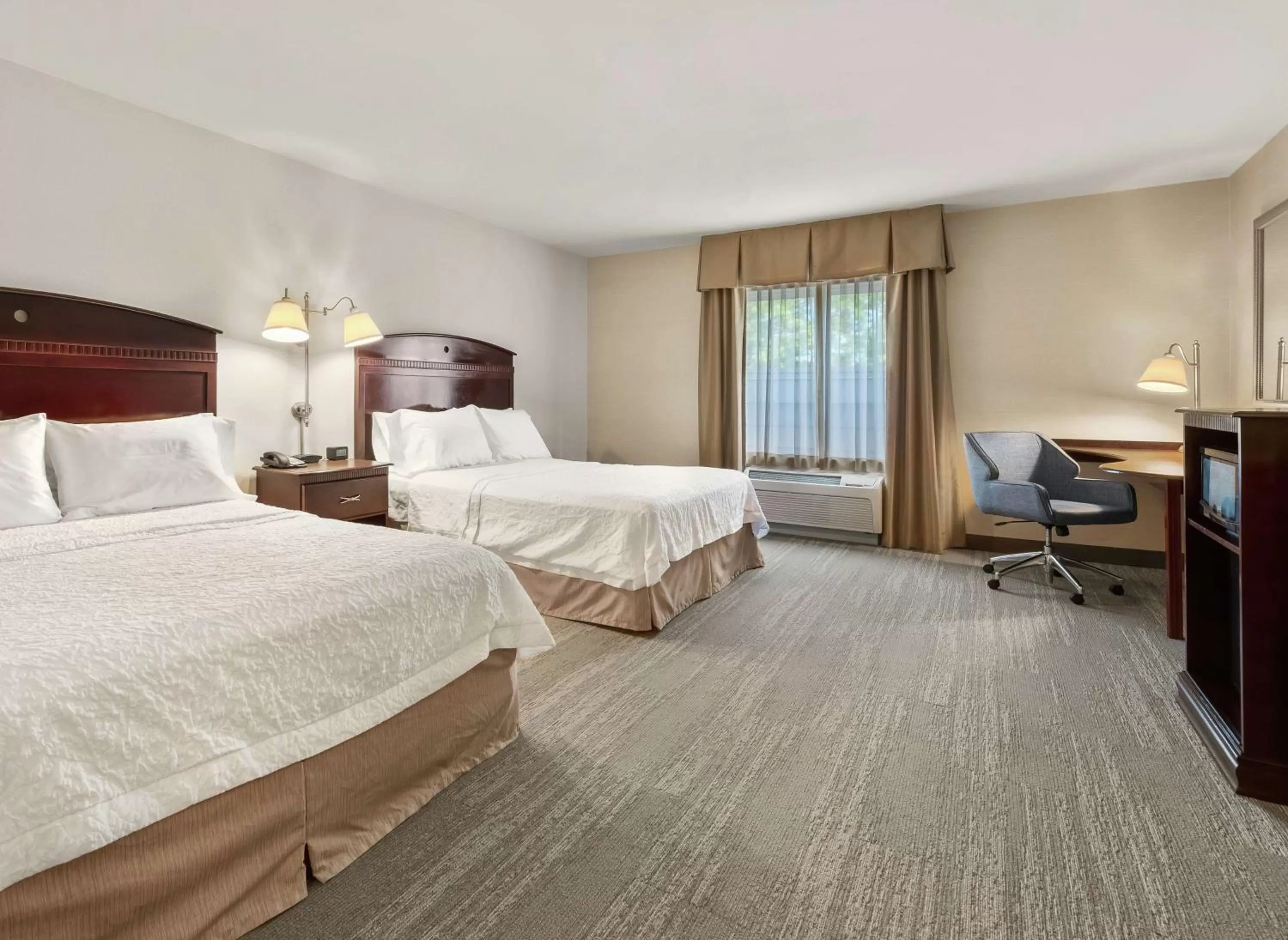 Queen Room with Two Queen Beds - Hearing Accessible in Hampton Inn Nashua
