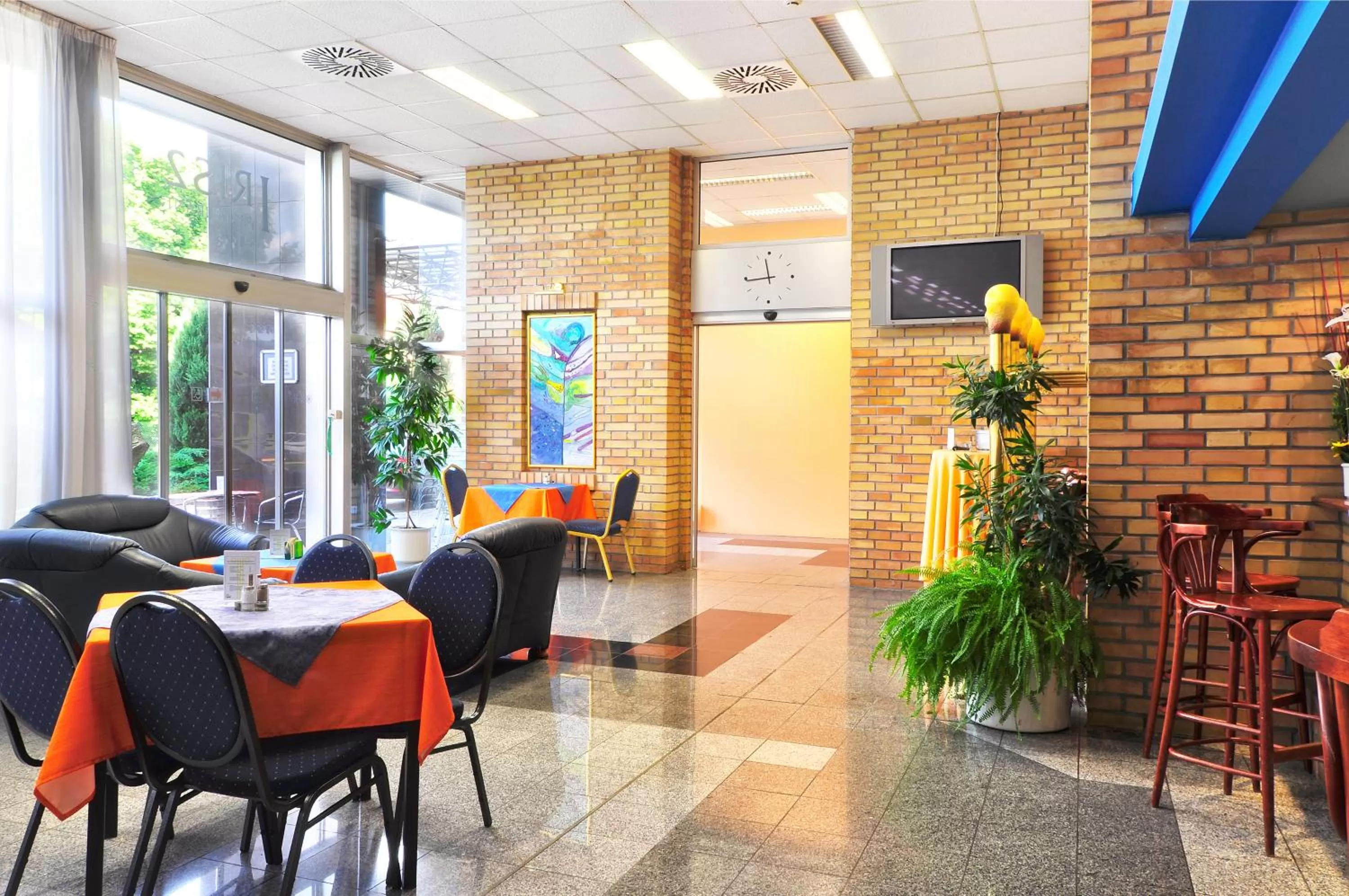 Restaurant/places to eat in Olympik Tristar