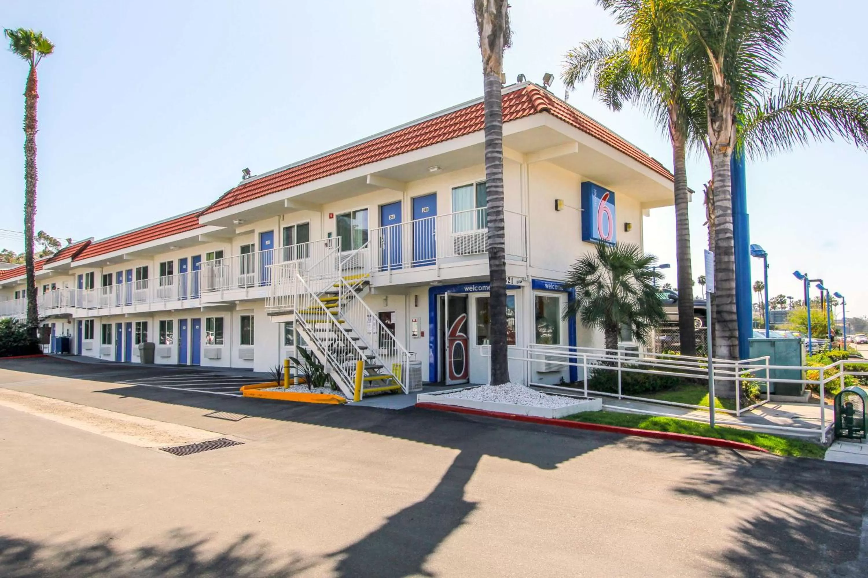 Property building in Motel 6-La Mesa, CA - San Diego