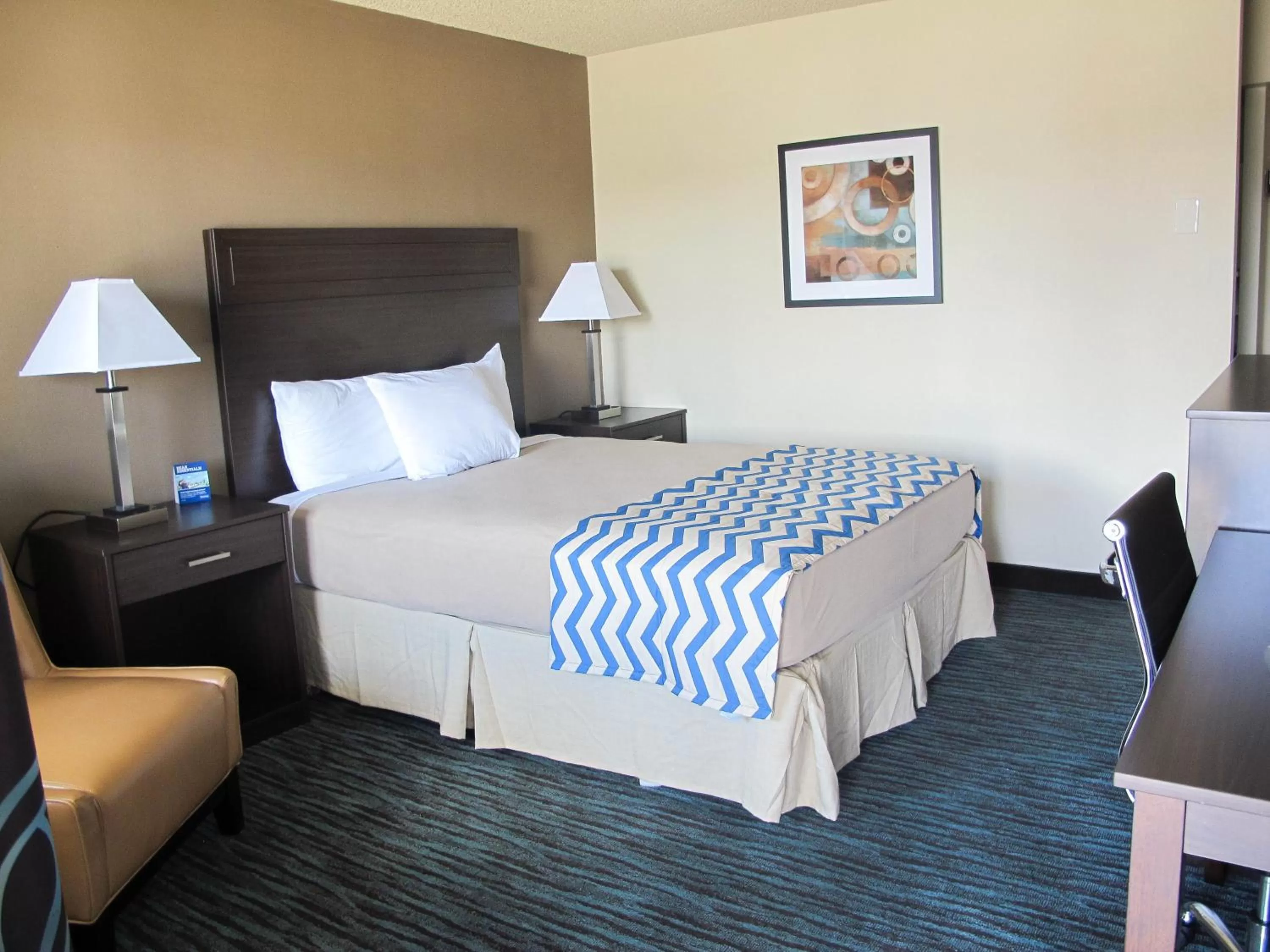 Bedroom, Bed in Travelodge by Wyndham Aberdeen