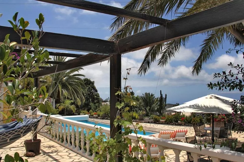 Pool view in Jardin de Aridane