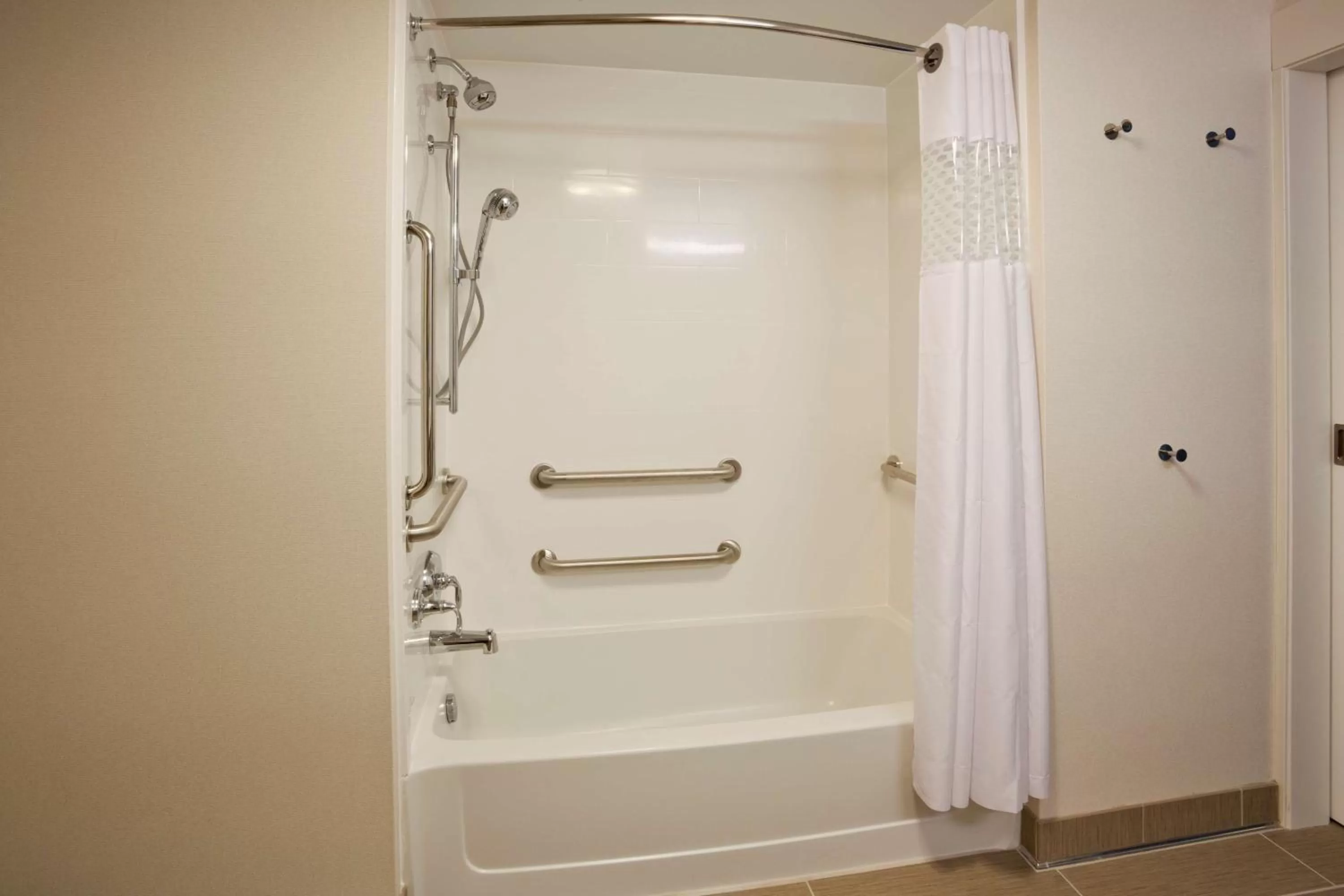 Bathroom in Hampton Inn Spicer Green Lake, MN