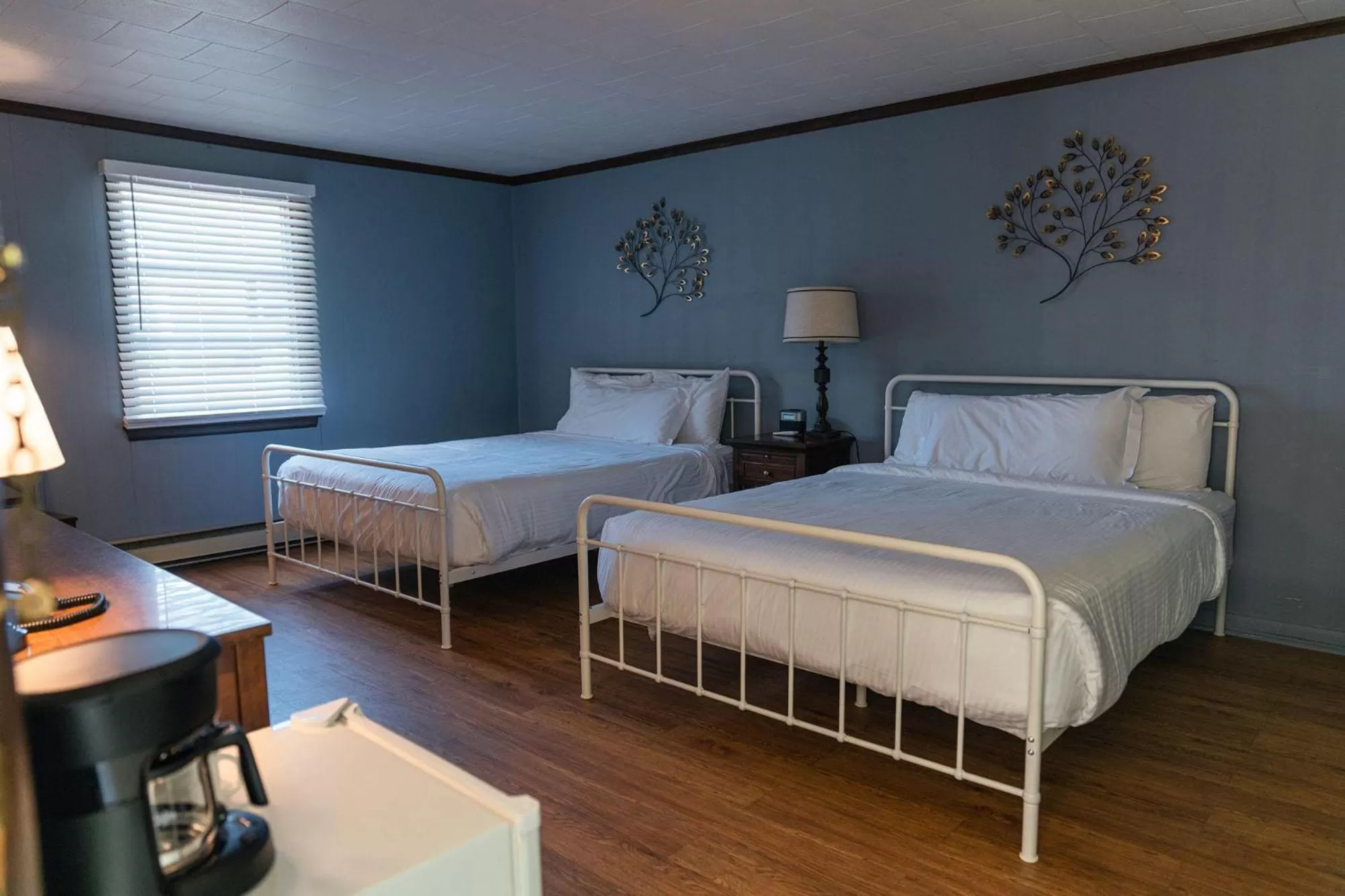 Bed in Whispering Winds Motel