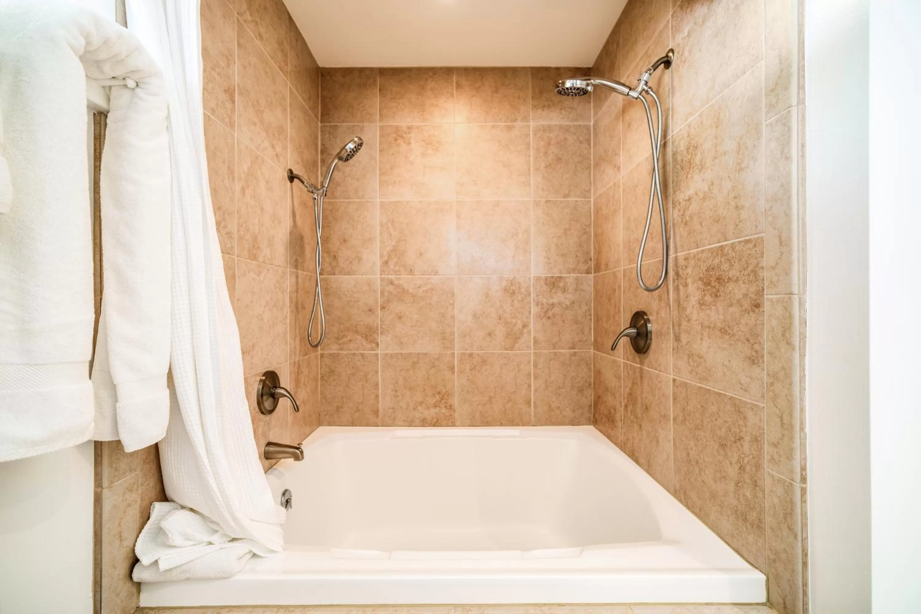 Shower in Agate Cove Inn