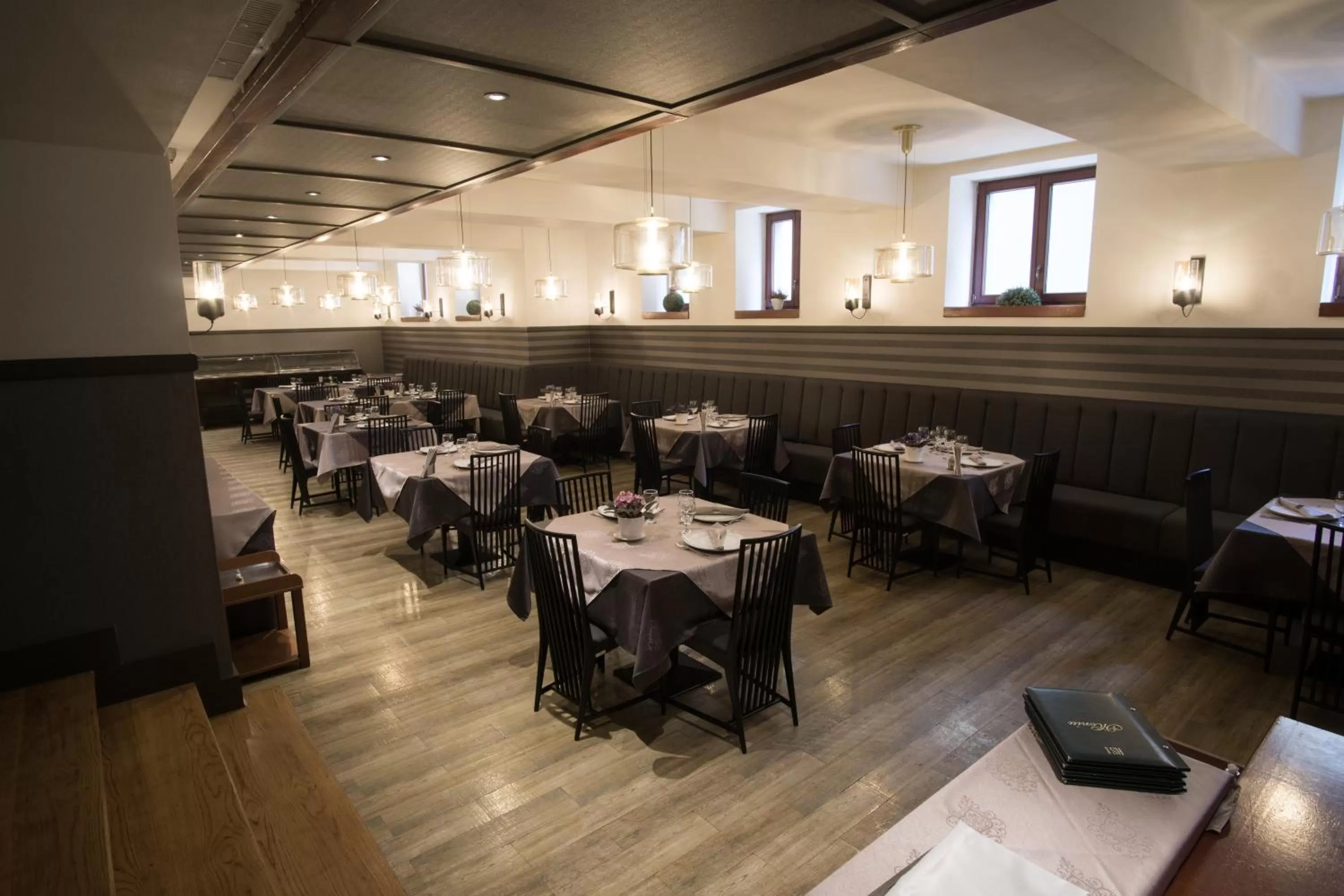 Restaurant/places to eat in Savoy Hotel