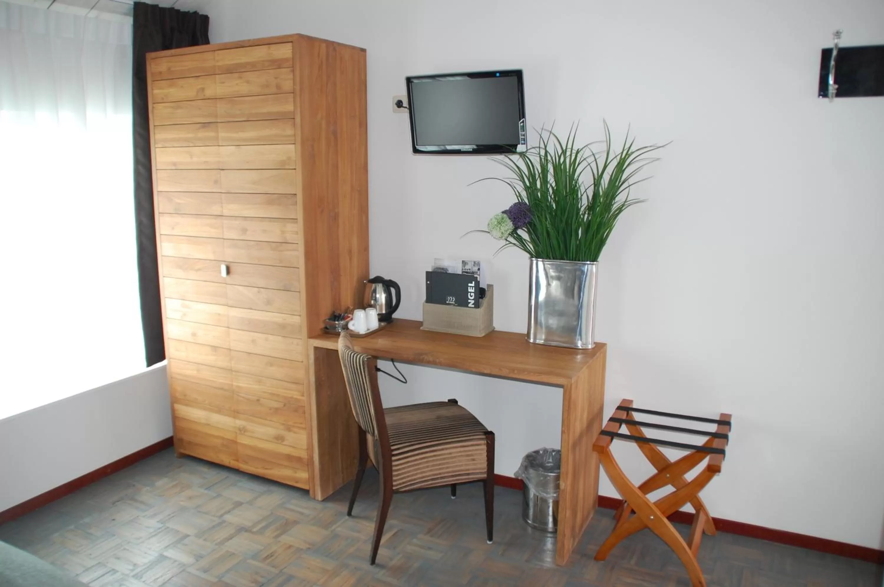 Photo of the whole room, TV/Entertainment Center in Hotel Restaurant de Engel