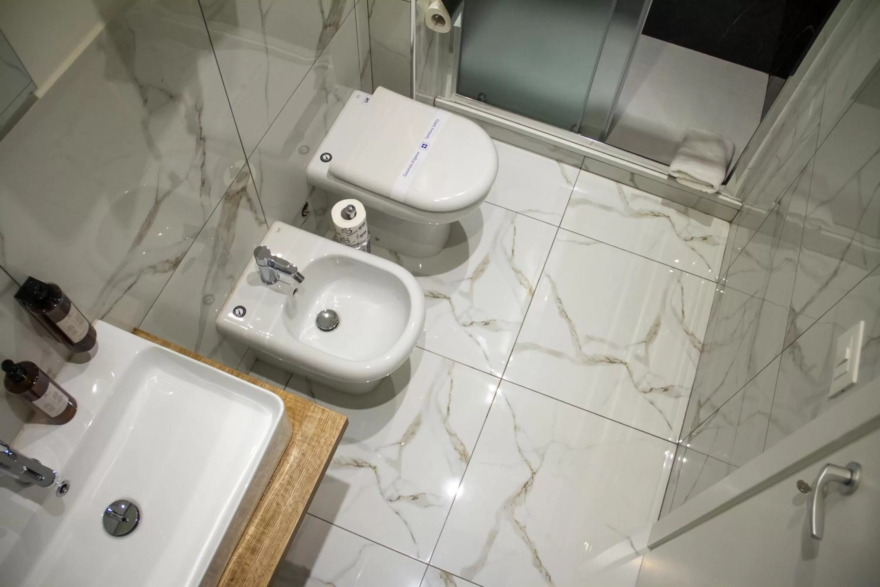 Shower in Michelangelo Vatican Rooms