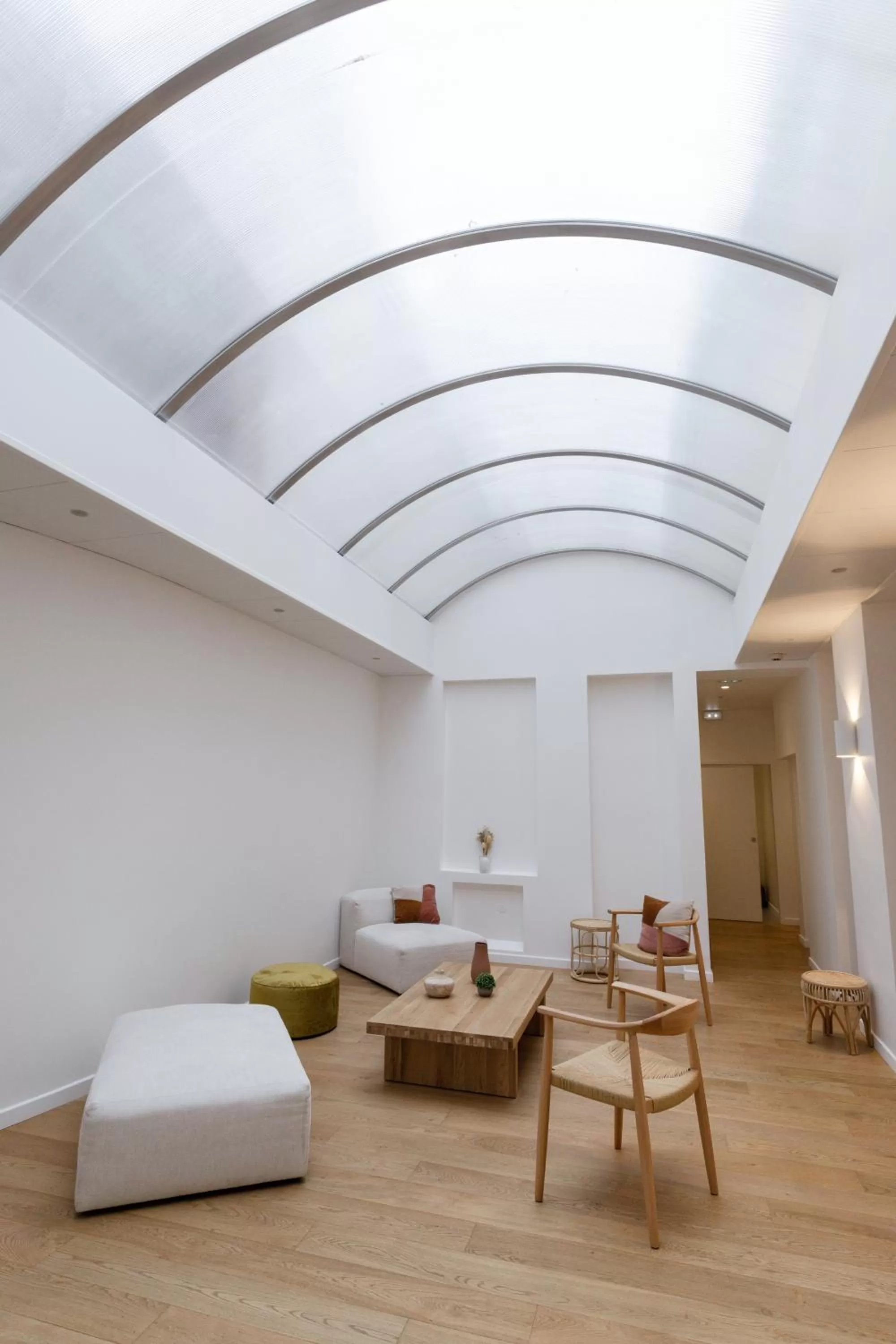 Living room, Bed in Hôtel Porte Mars Reims Gare Centre Arena