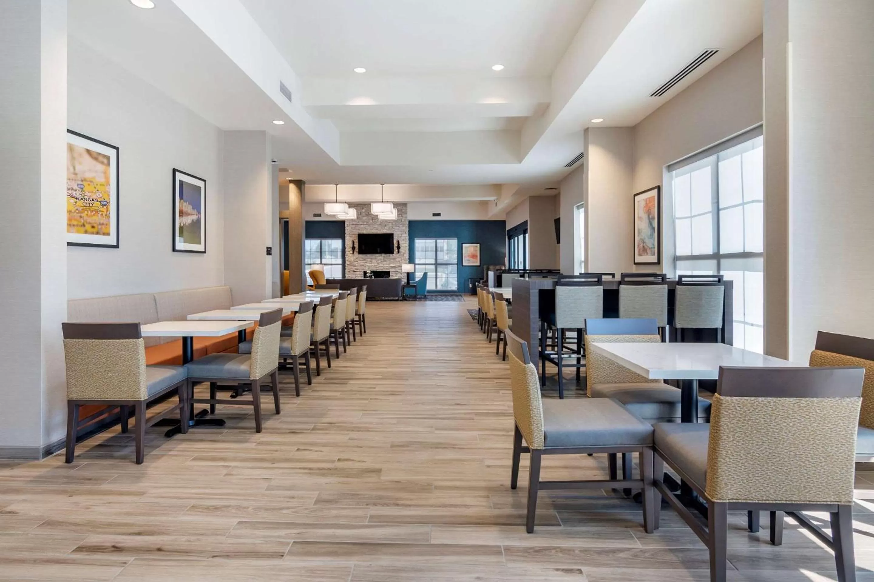 Restaurant/places to eat in Comfort Suites Grandview - Kansas City
