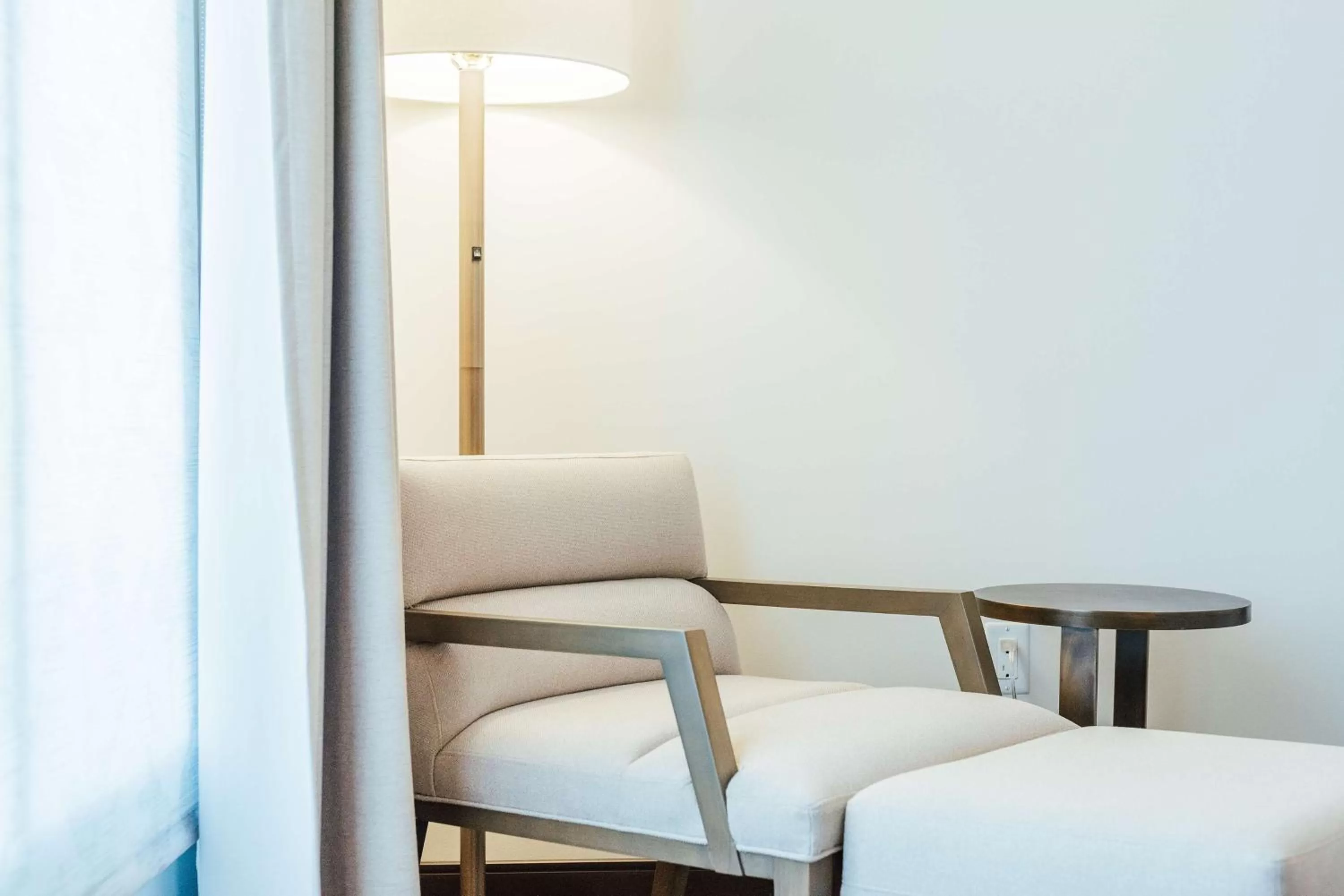 Living room in Hilton Garden Inn Denver Union Station