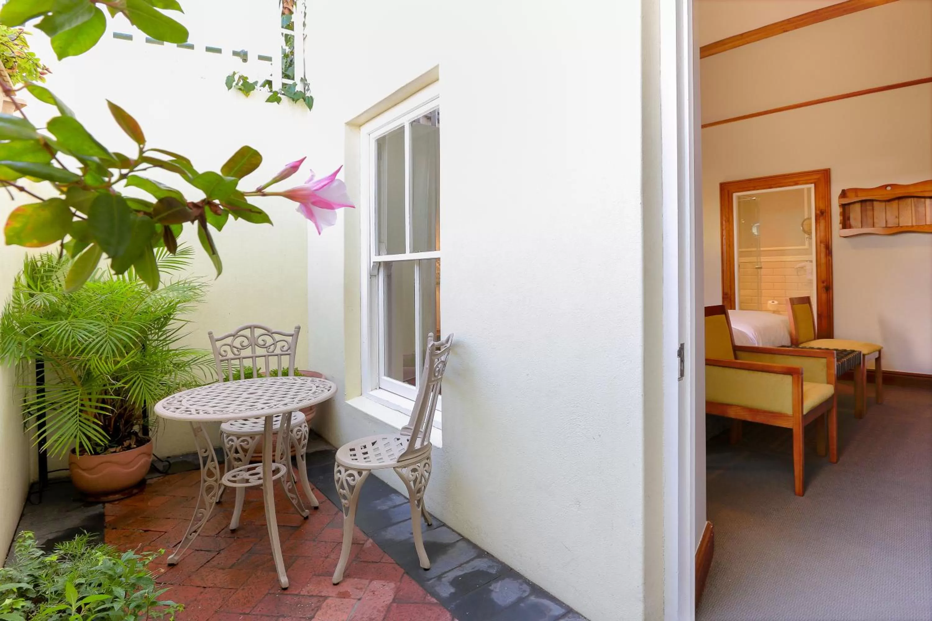 Patio in Eendracht Hotel