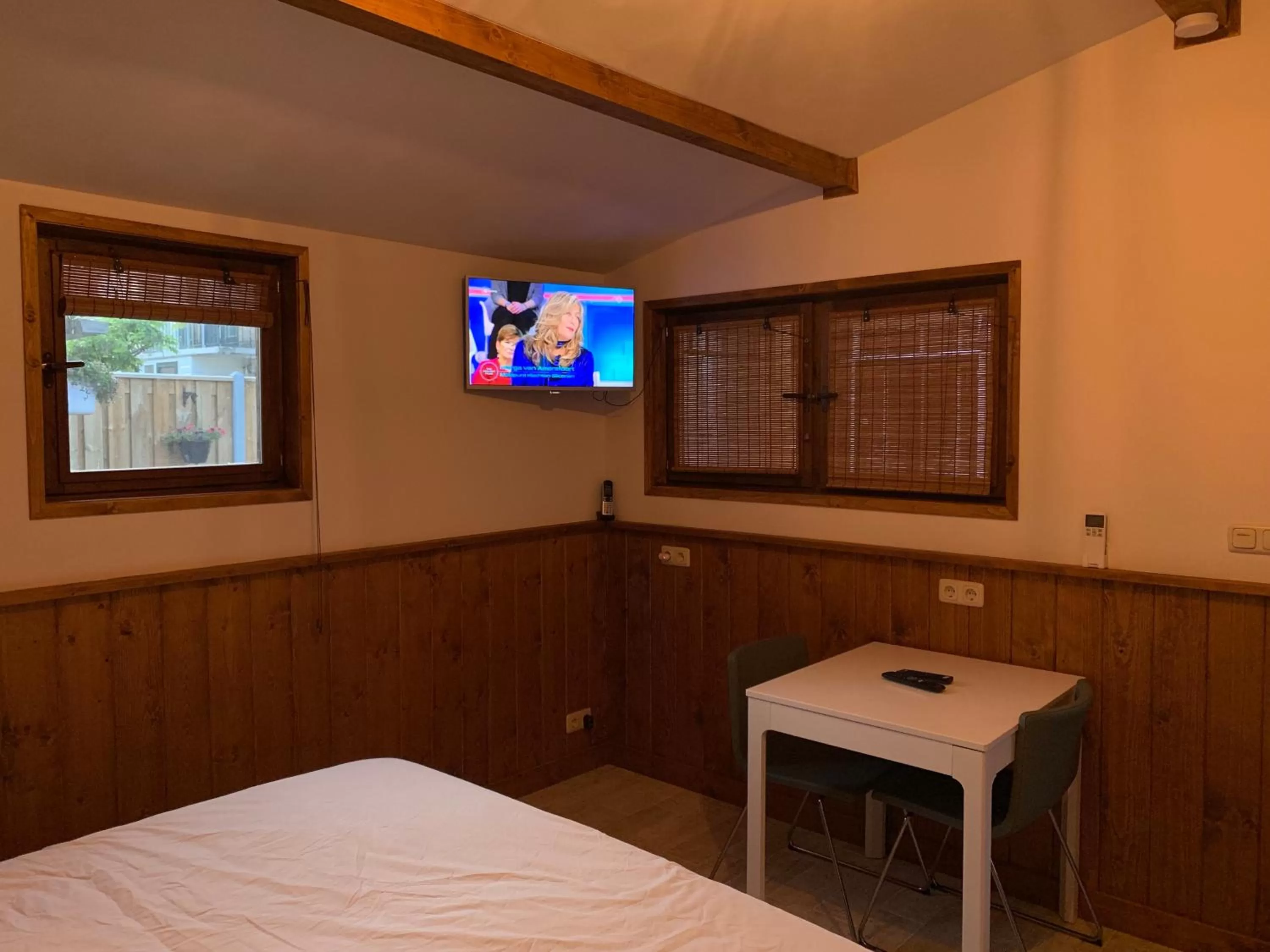 TV and multimedia, TV/Entertainment Center in B&B Diemerplein