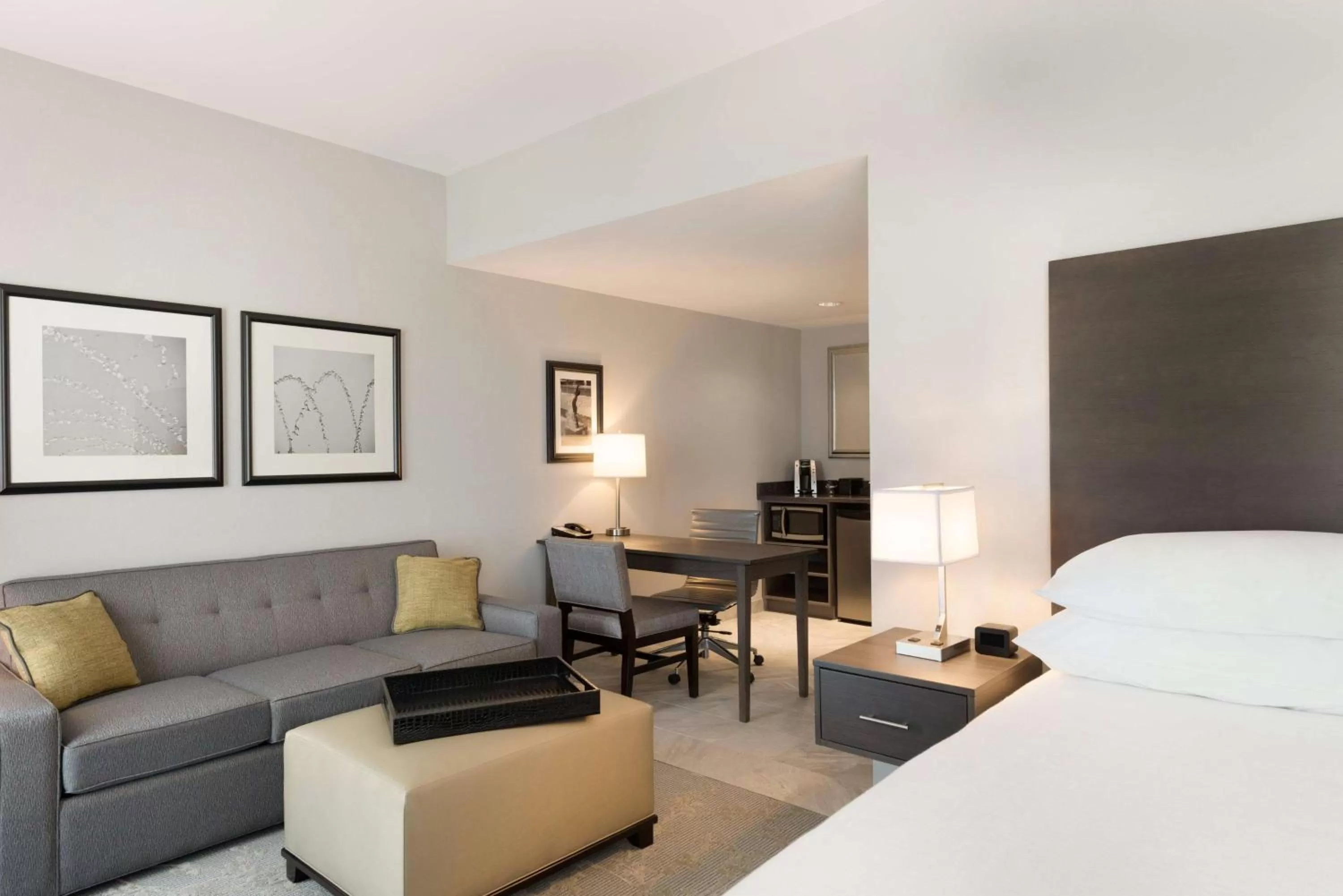 Bedroom, Bed in Embassy Suites Charlotte/Ayrsley