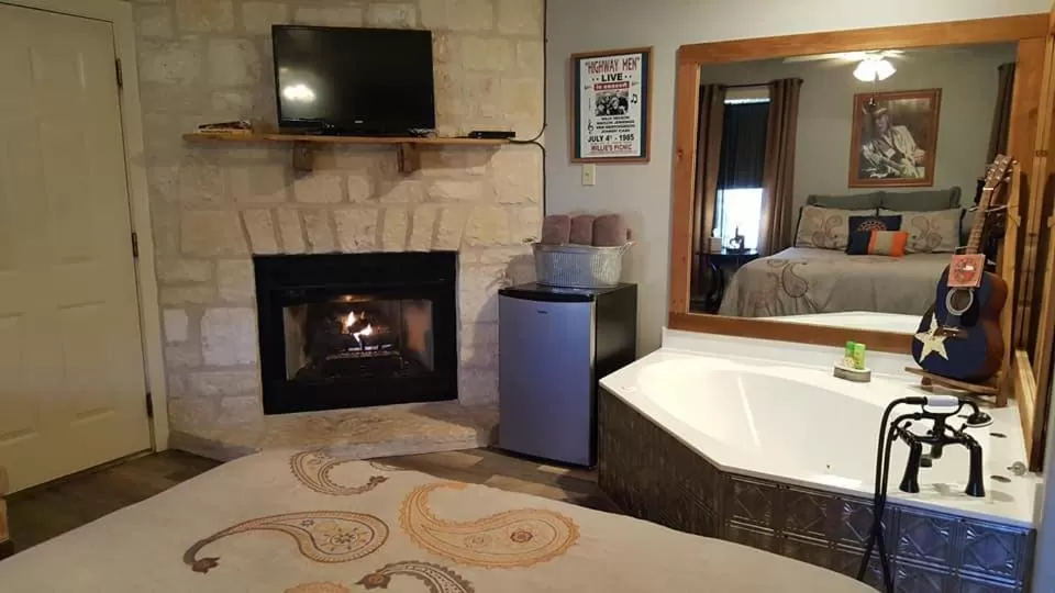 TV/Entertainment Center in Full Moon Inn