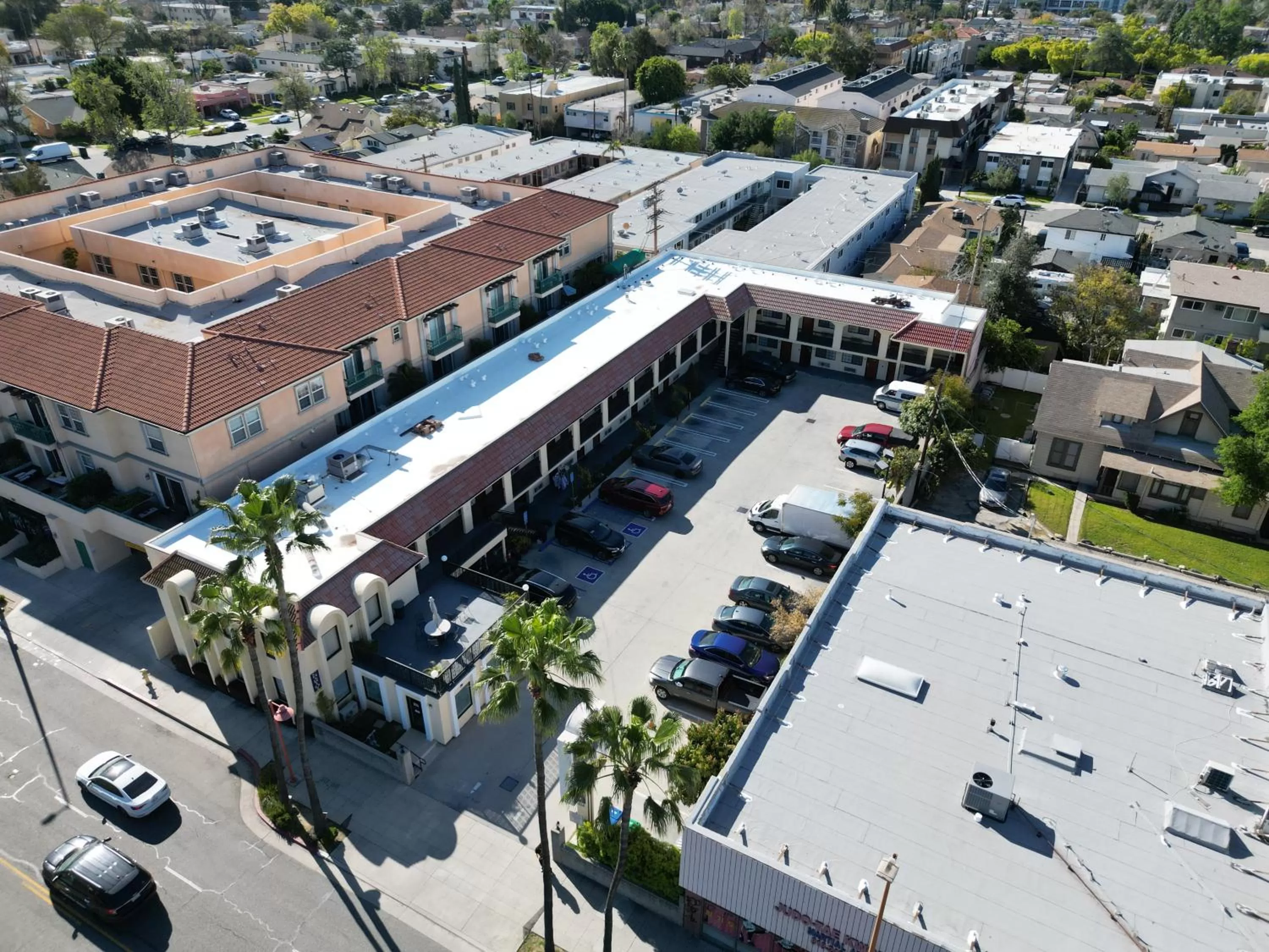 Property building in Chariot Inn Glendale - Pasadena