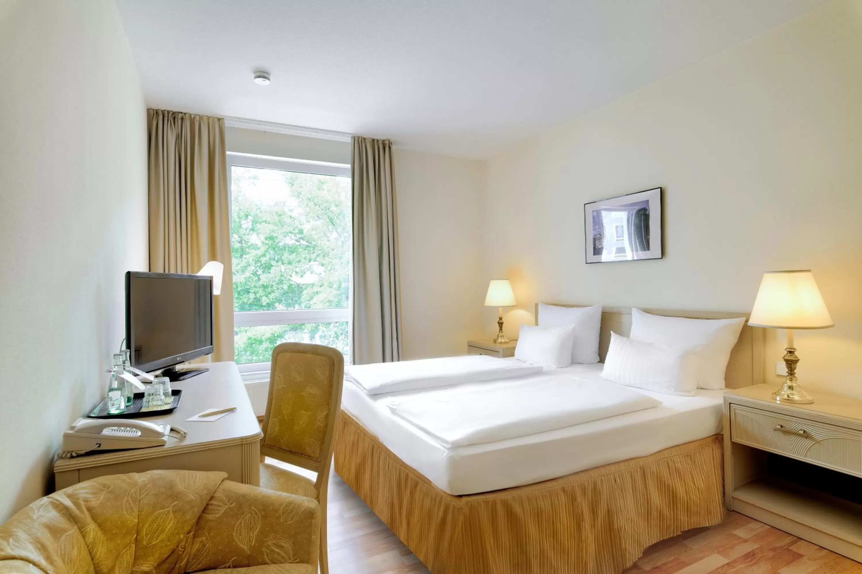 Bed in Hotel am Schloß Köpenick by Golden Tulip