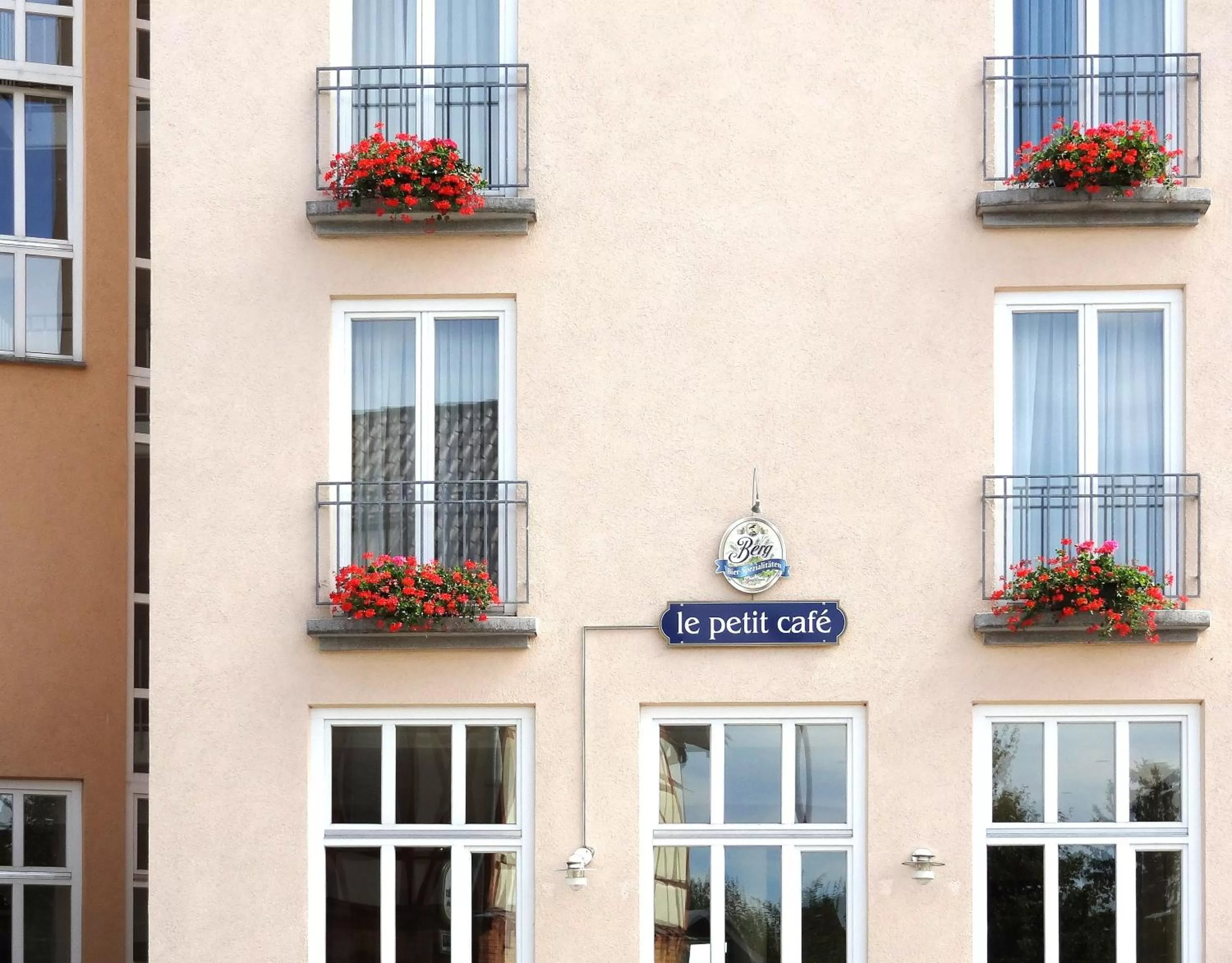 Property building in Hotel Garni Arcis