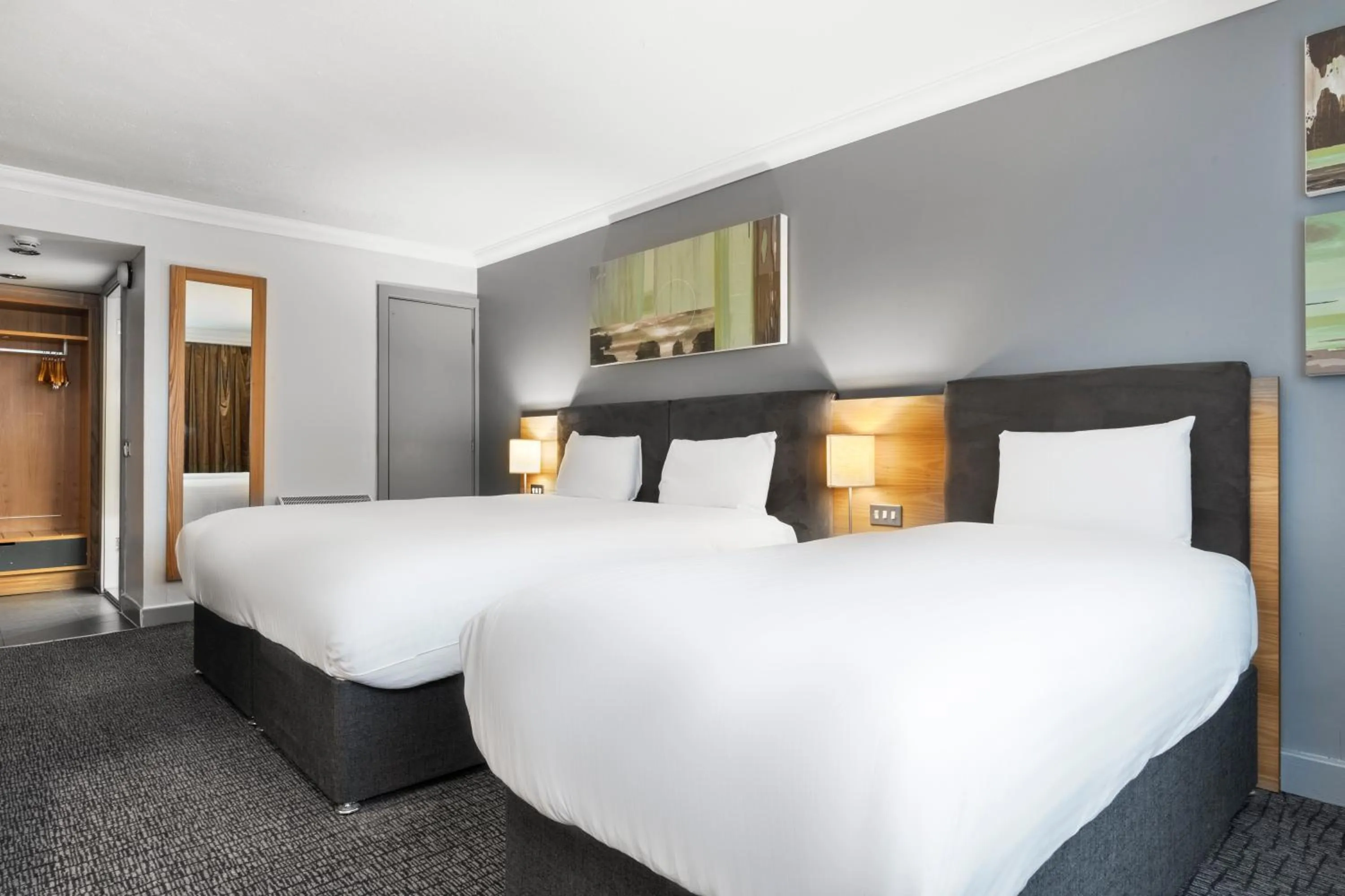 Bed in Park Inn by Radisson Cardiff City Centre