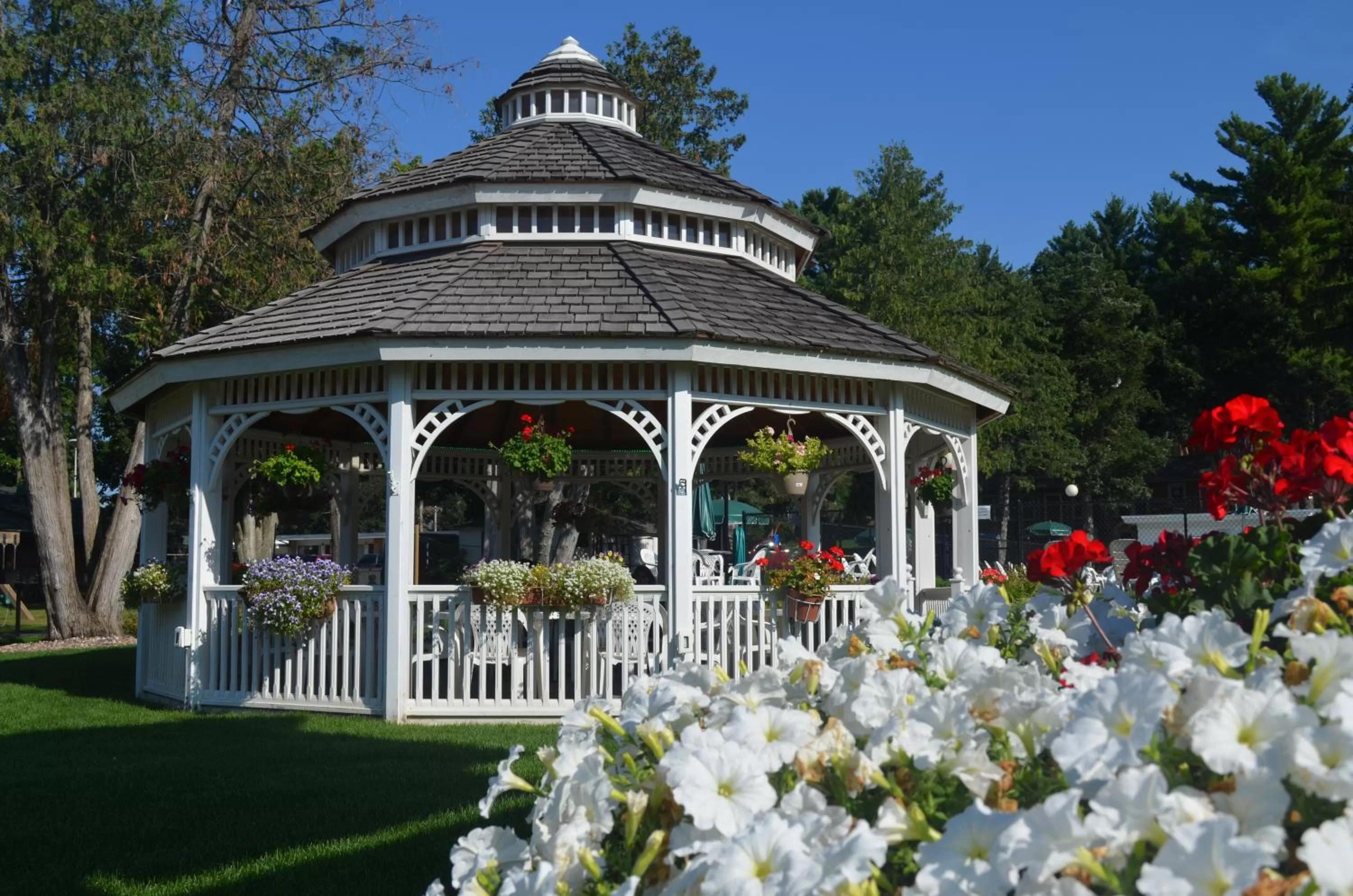 Patio in Amber's Inn and Suites