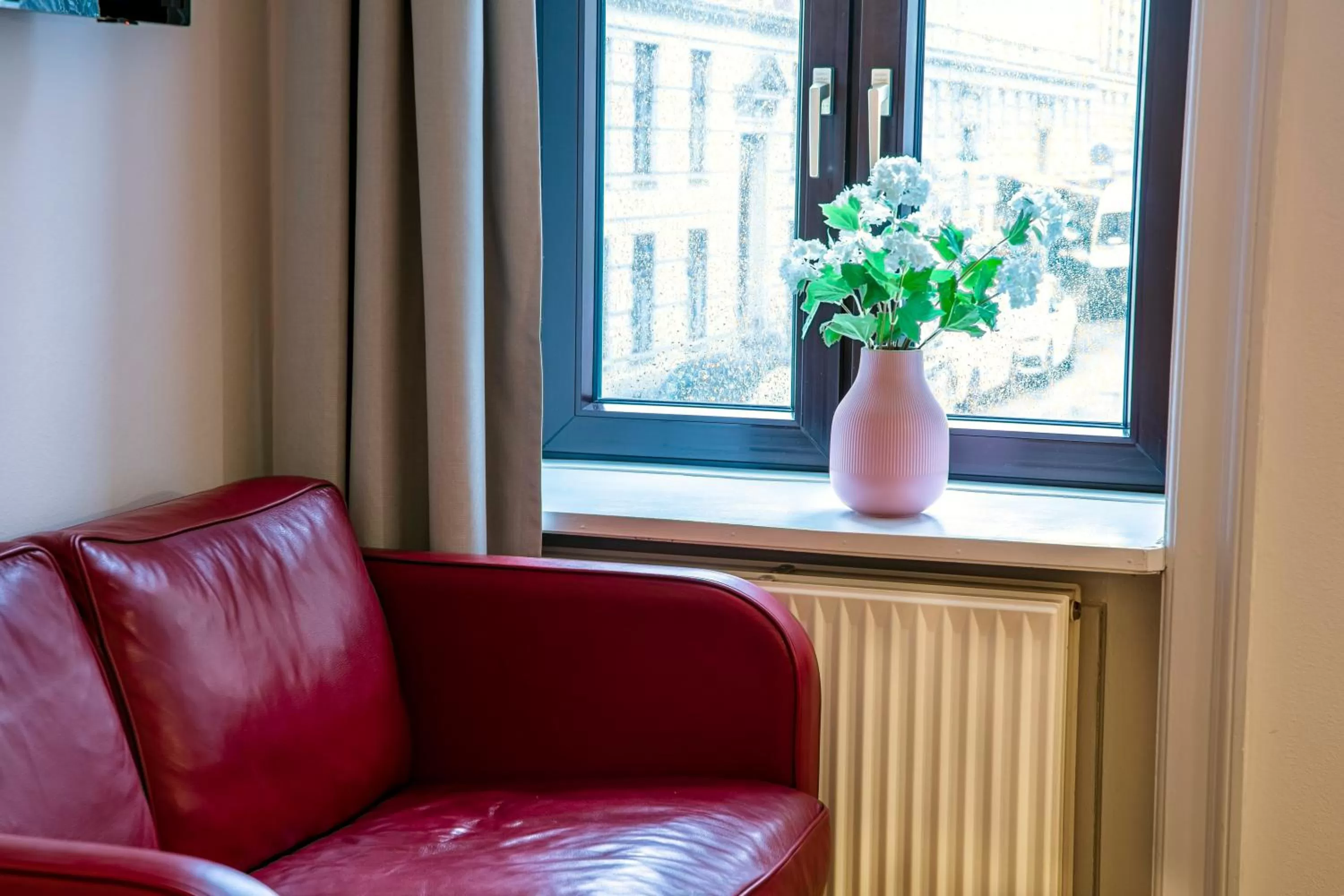 Seating area in Go Hotel Saga