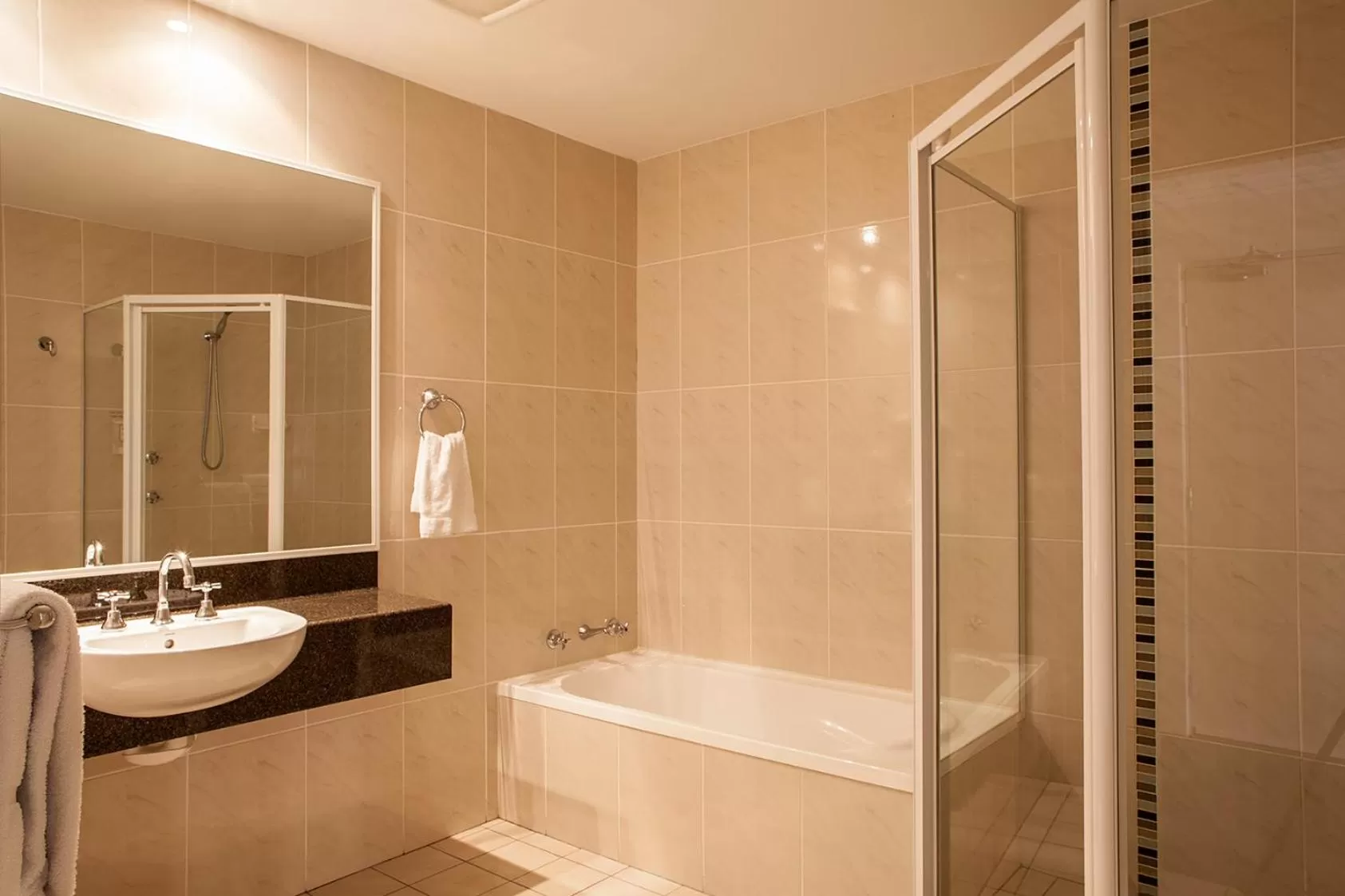 Bathroom in Mandarin Motel