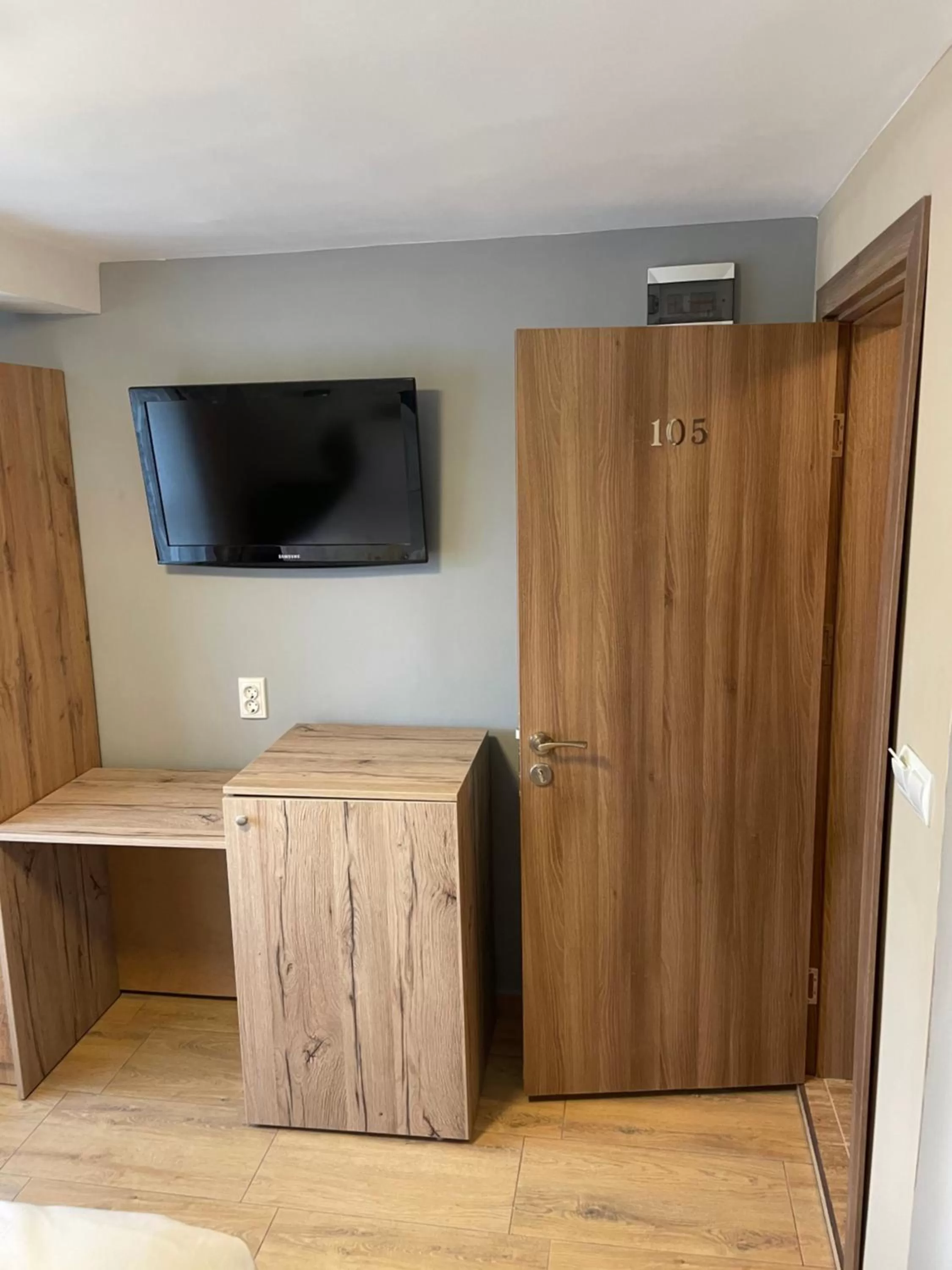 TV/Entertainment Center in Family Hotel Malibu