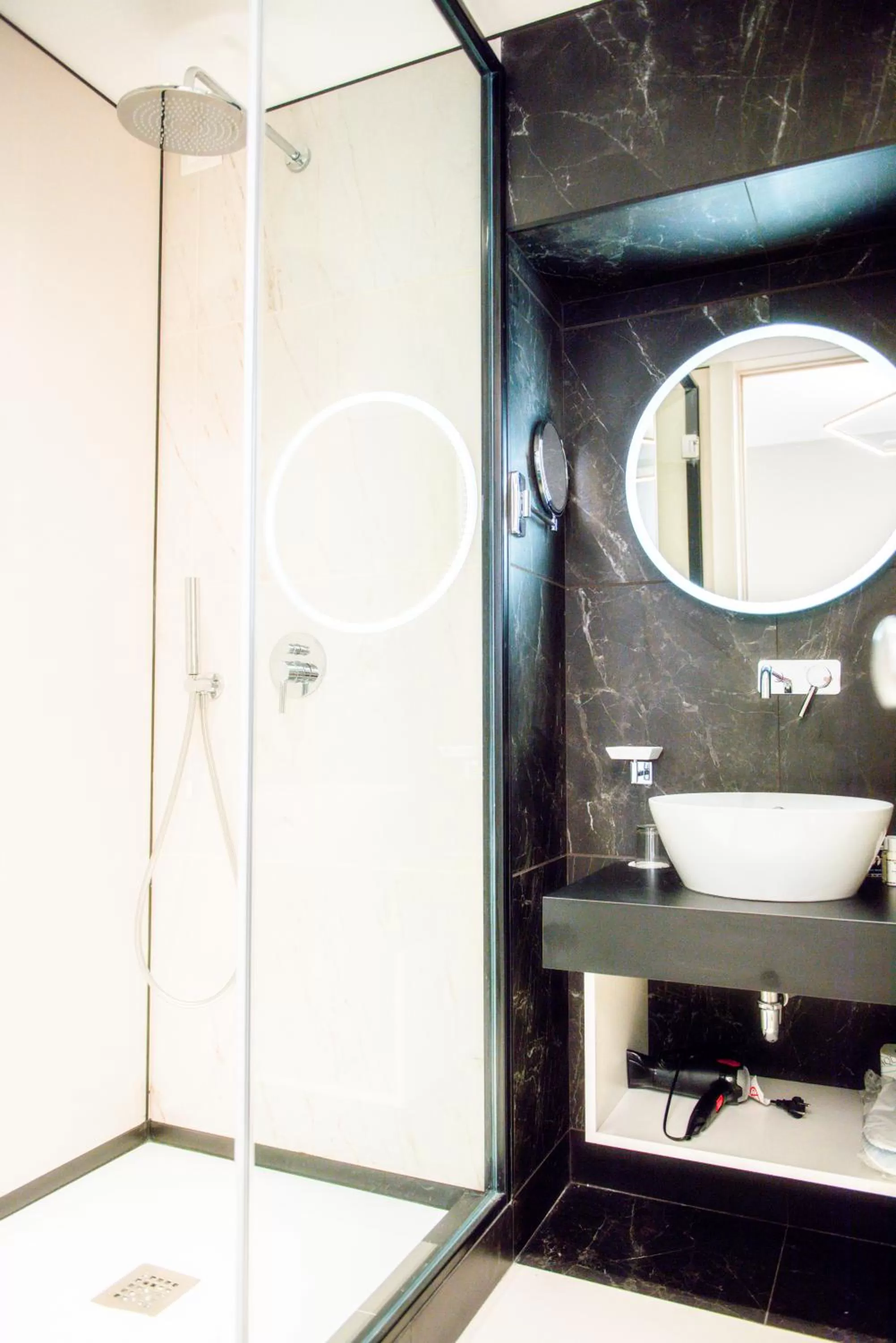 Shower in Boutique Centrale Palace Hotel