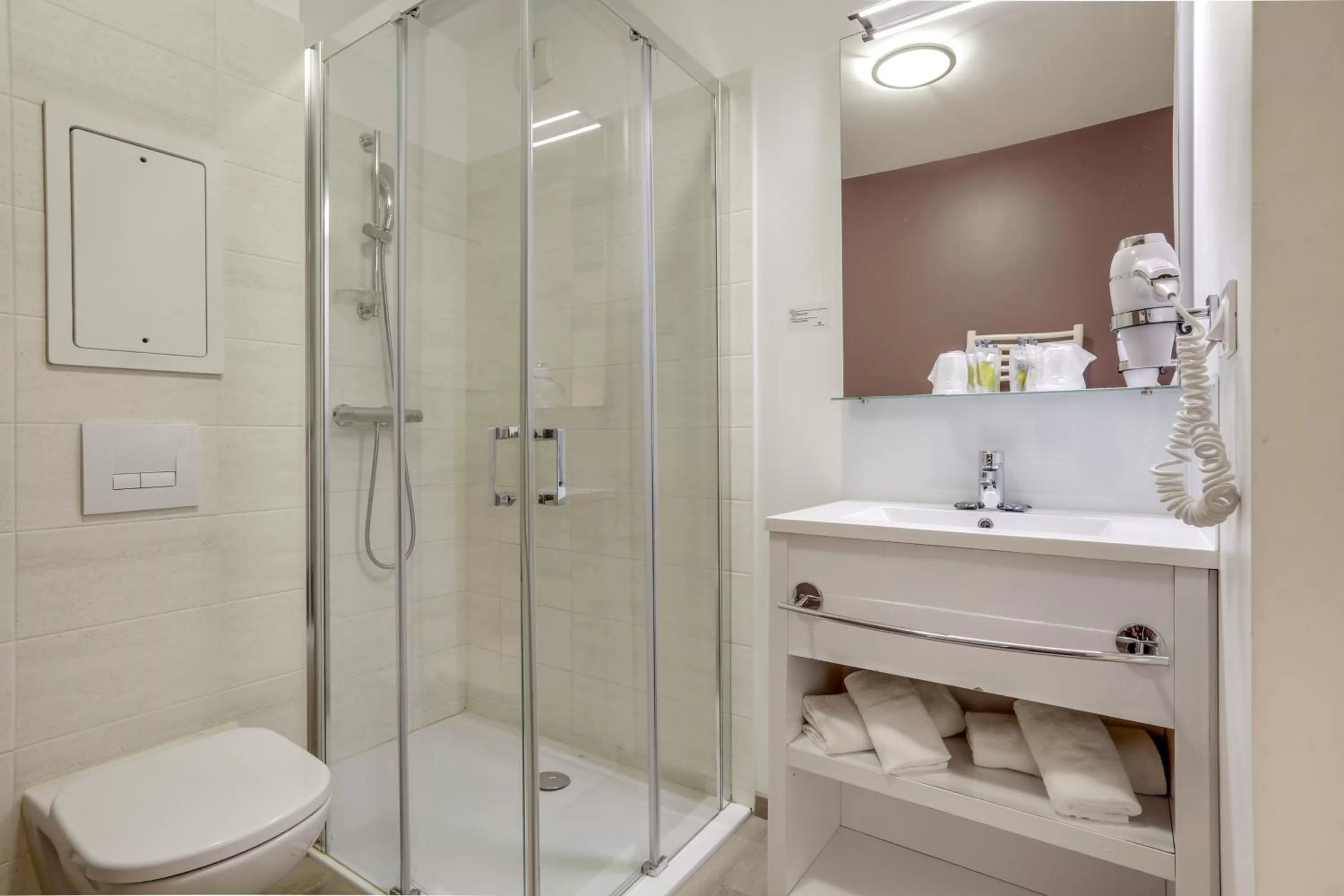 Shower in All Suites Appart Hôtel - Choisy-le-Roi