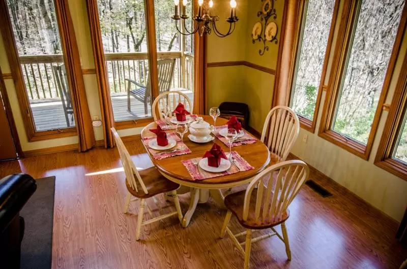 Dining area, Restaurant/Places to Eat in Asheville Cabins of Willow Winds