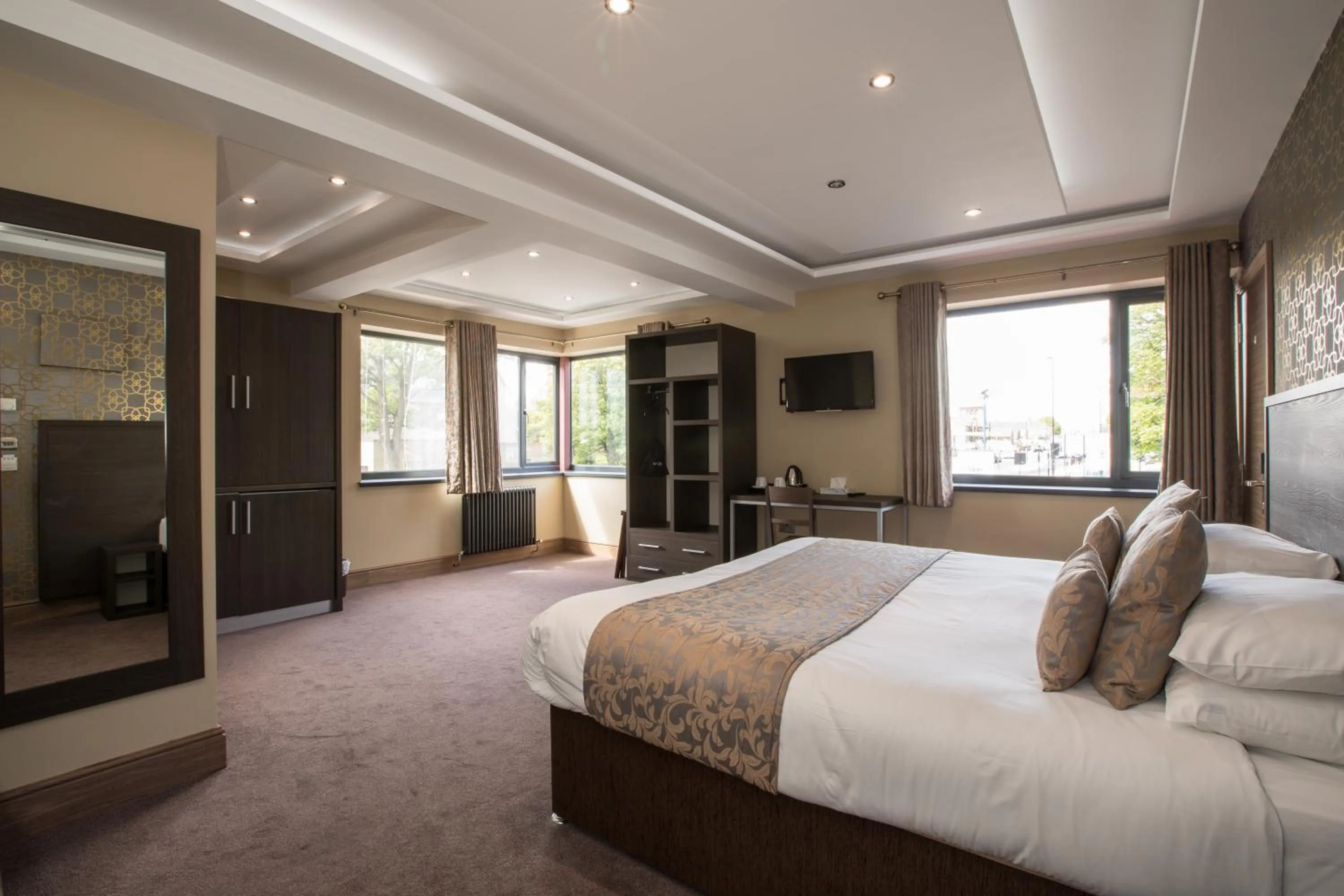 Photo of the whole room, Bed in Grainger Apartments