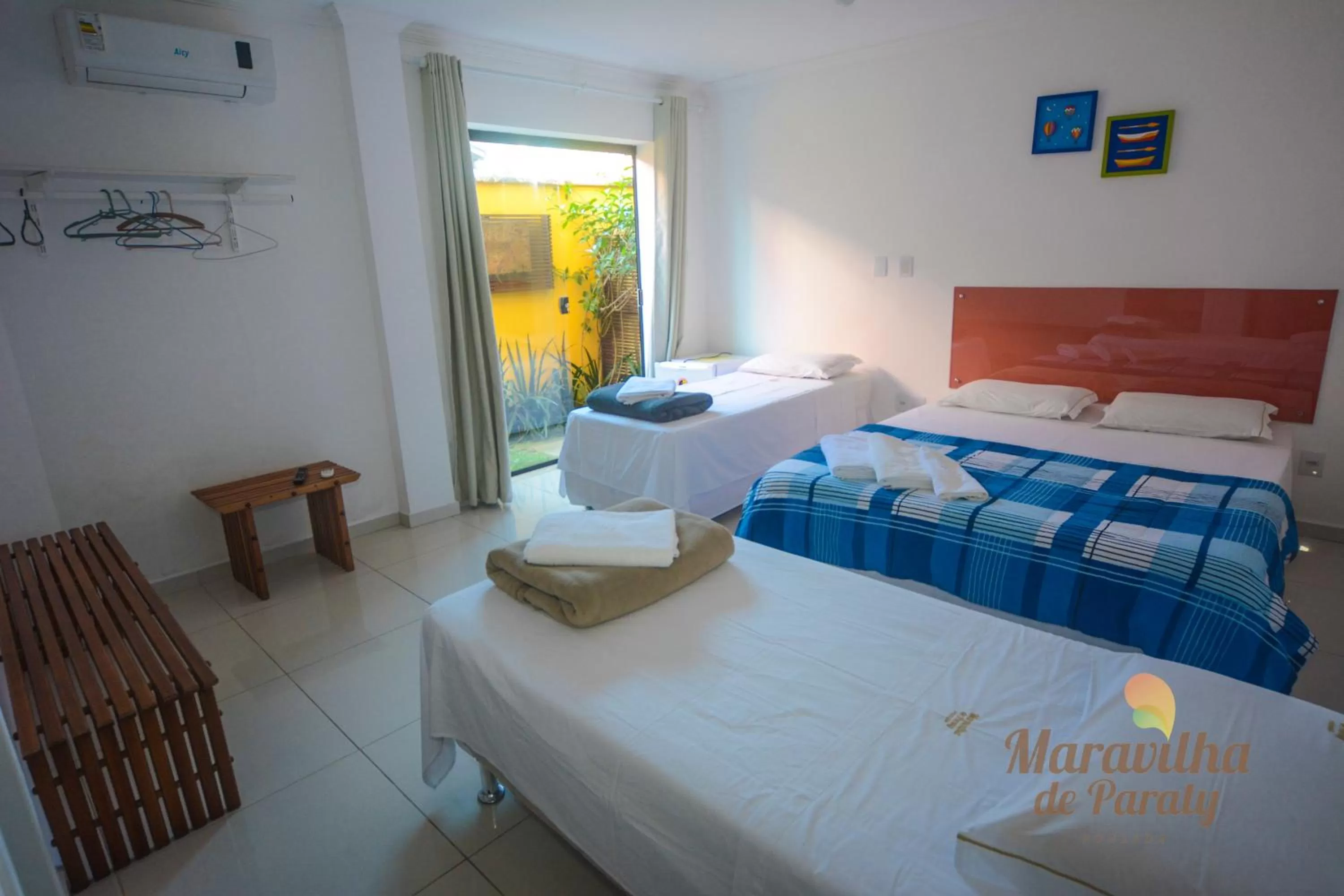 Photo of the whole room, Bed in Pousada Maravilha de Paraty