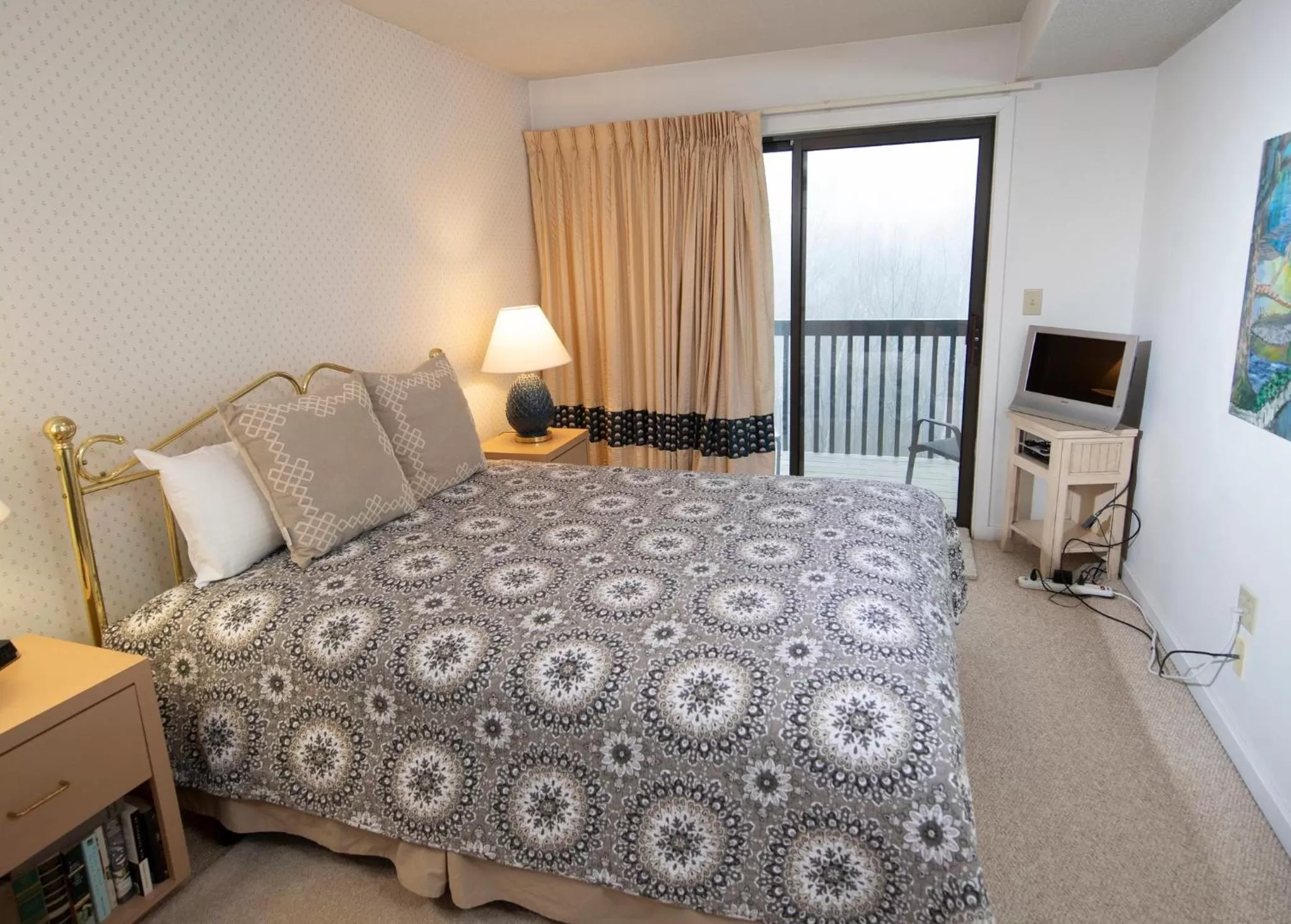 Photo of the whole room, Bed in Winterplace on Okemo Mountain