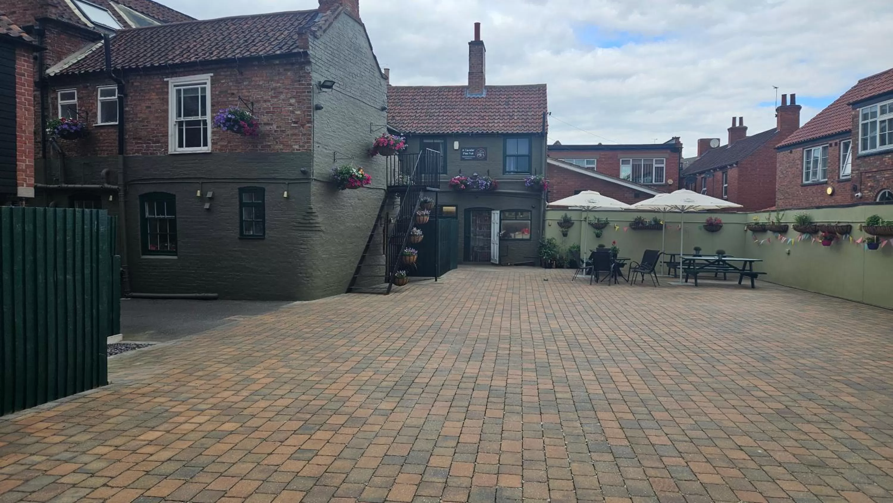 Property building in Beaumond Cross Inn