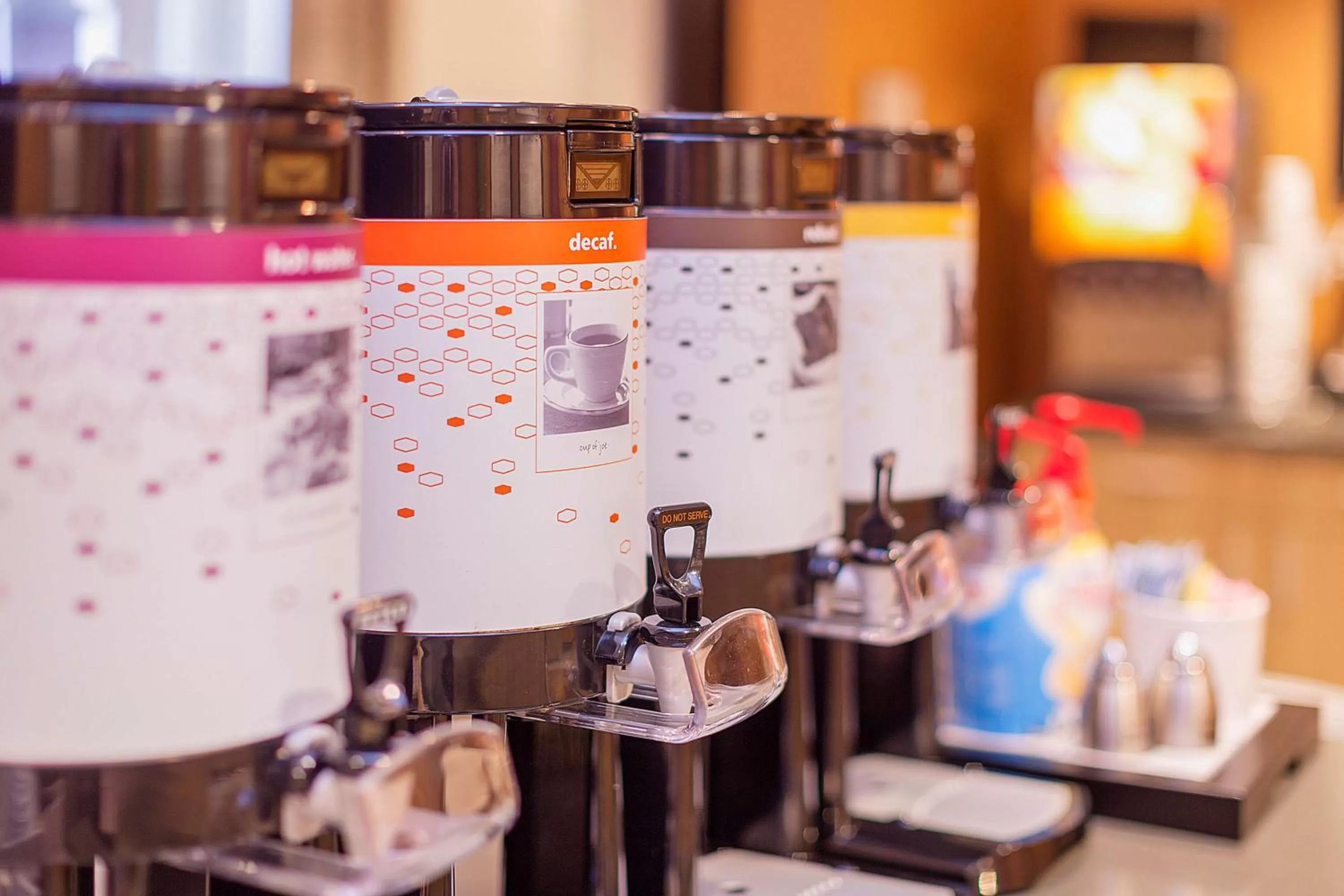 Dining area in Hampton Inn & Suites Morgantown / University Town Centre