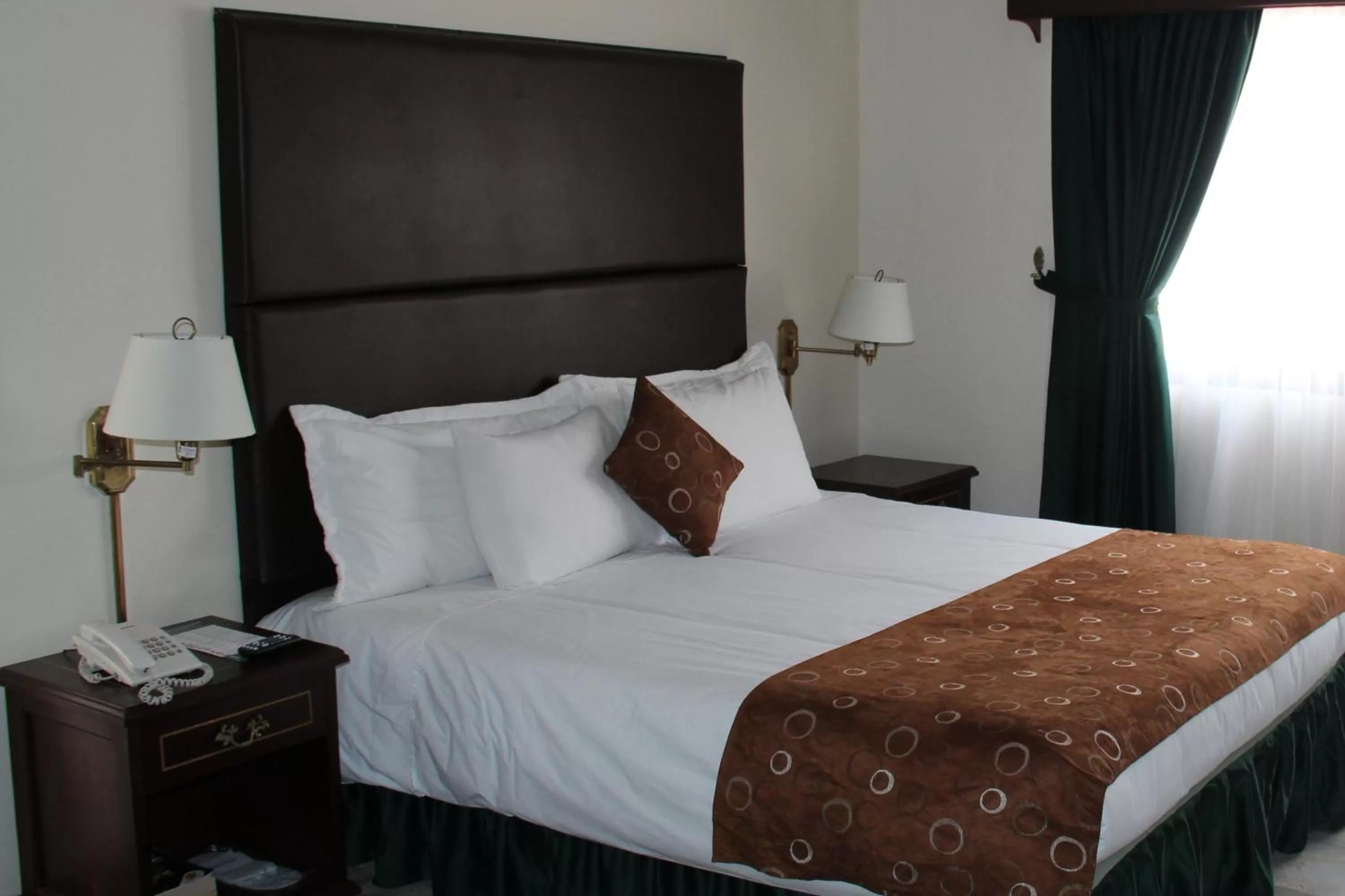 Photo of the whole room, Bed in Hotel San Fernando Real