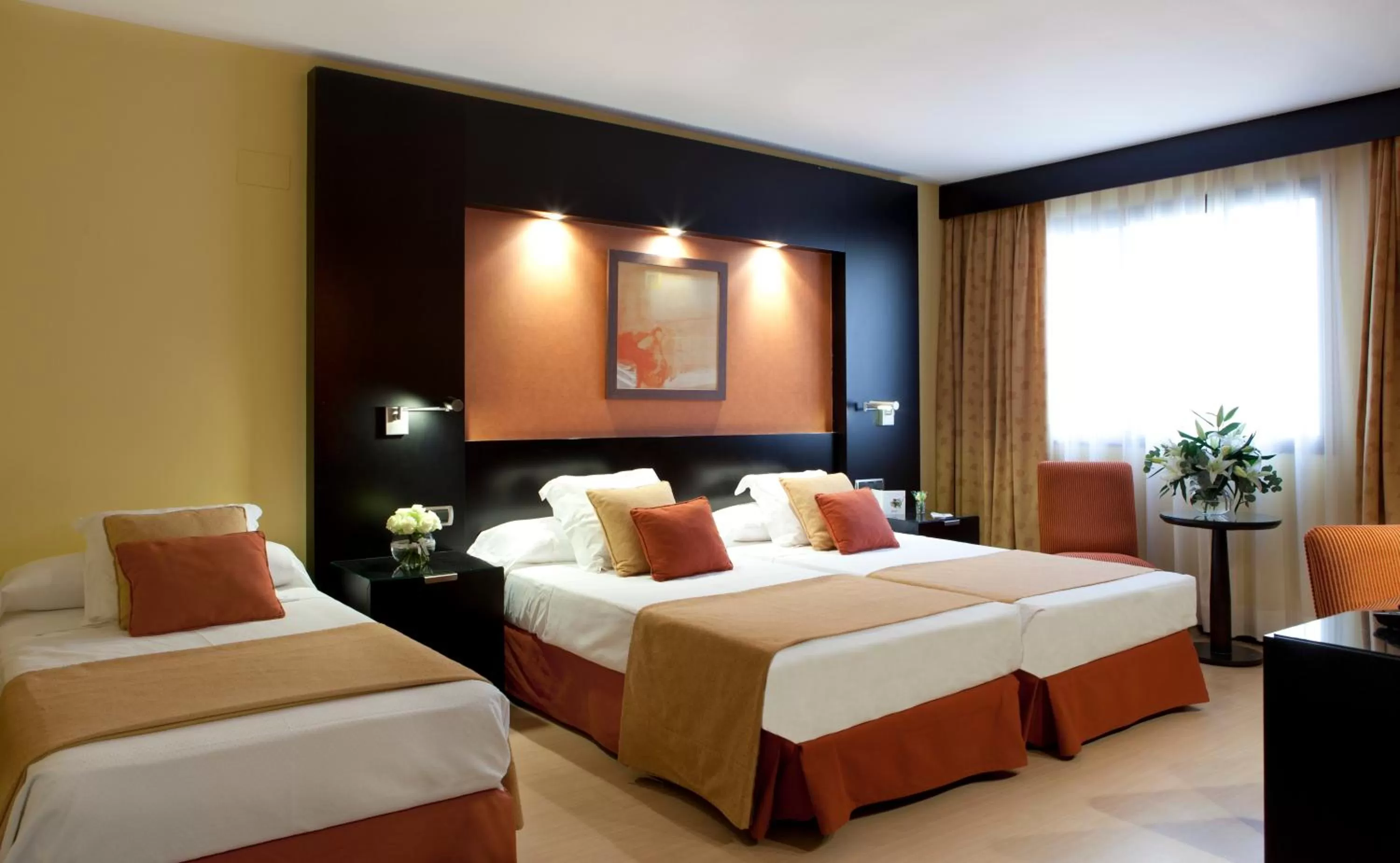 Photo of the whole room, Bed in Intelier Rosa