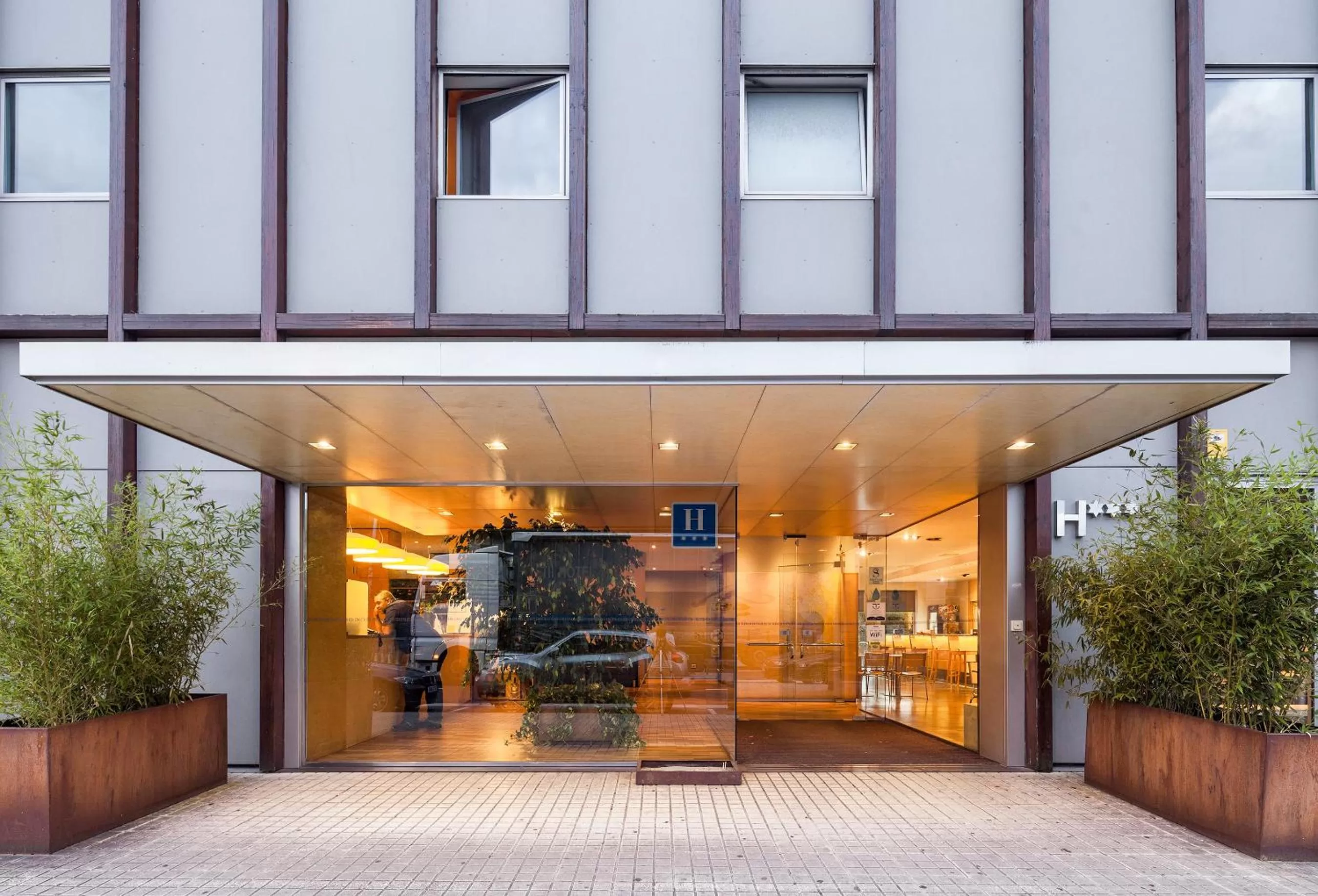 Facade/entrance in ETH Irún