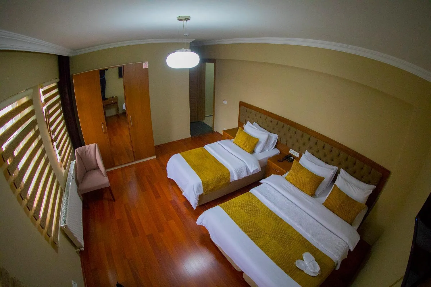 Photo of the whole room, Bed in Ramparts Hotel