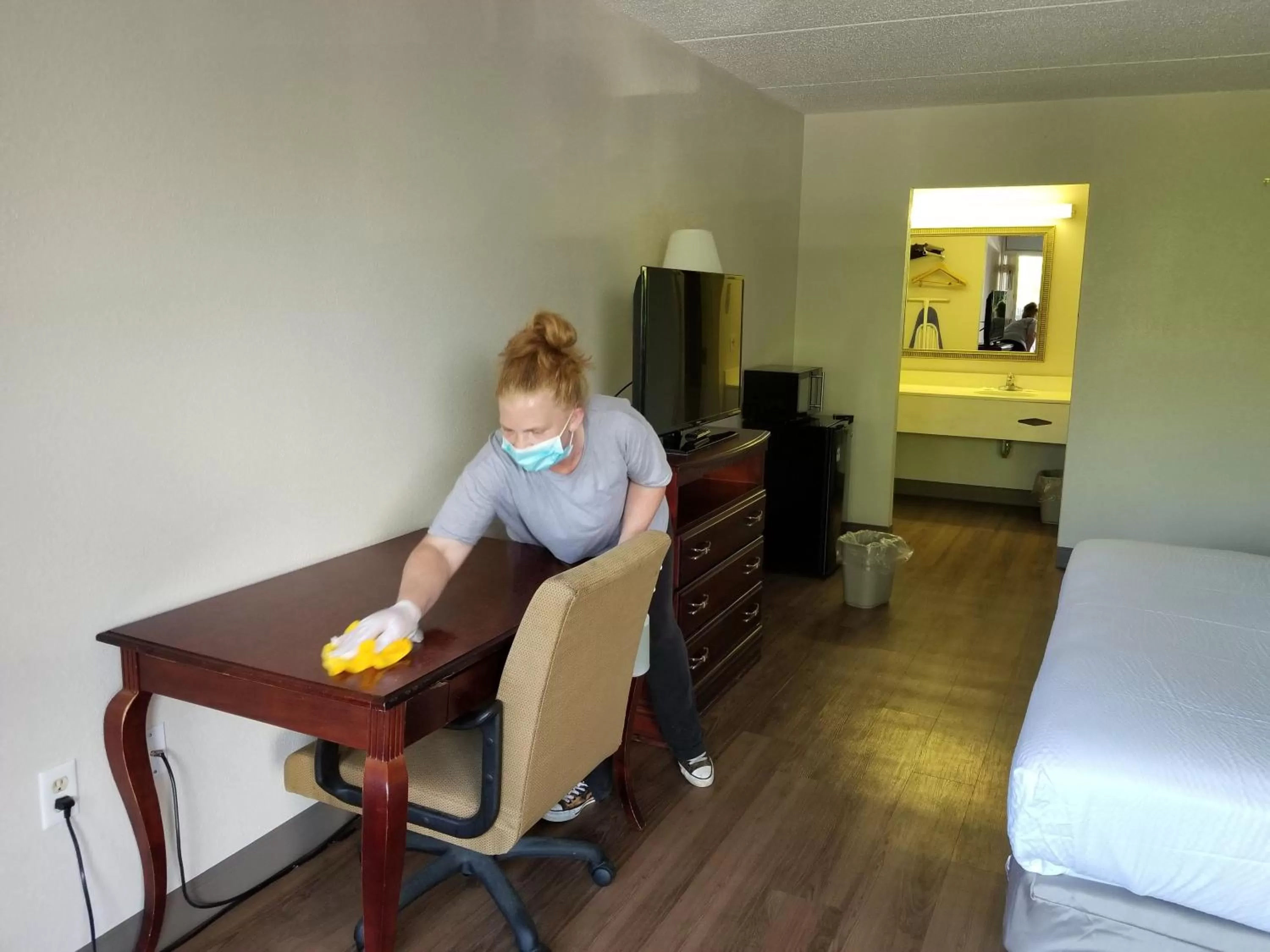 Staff, Bed in Motel 6 Morgantown