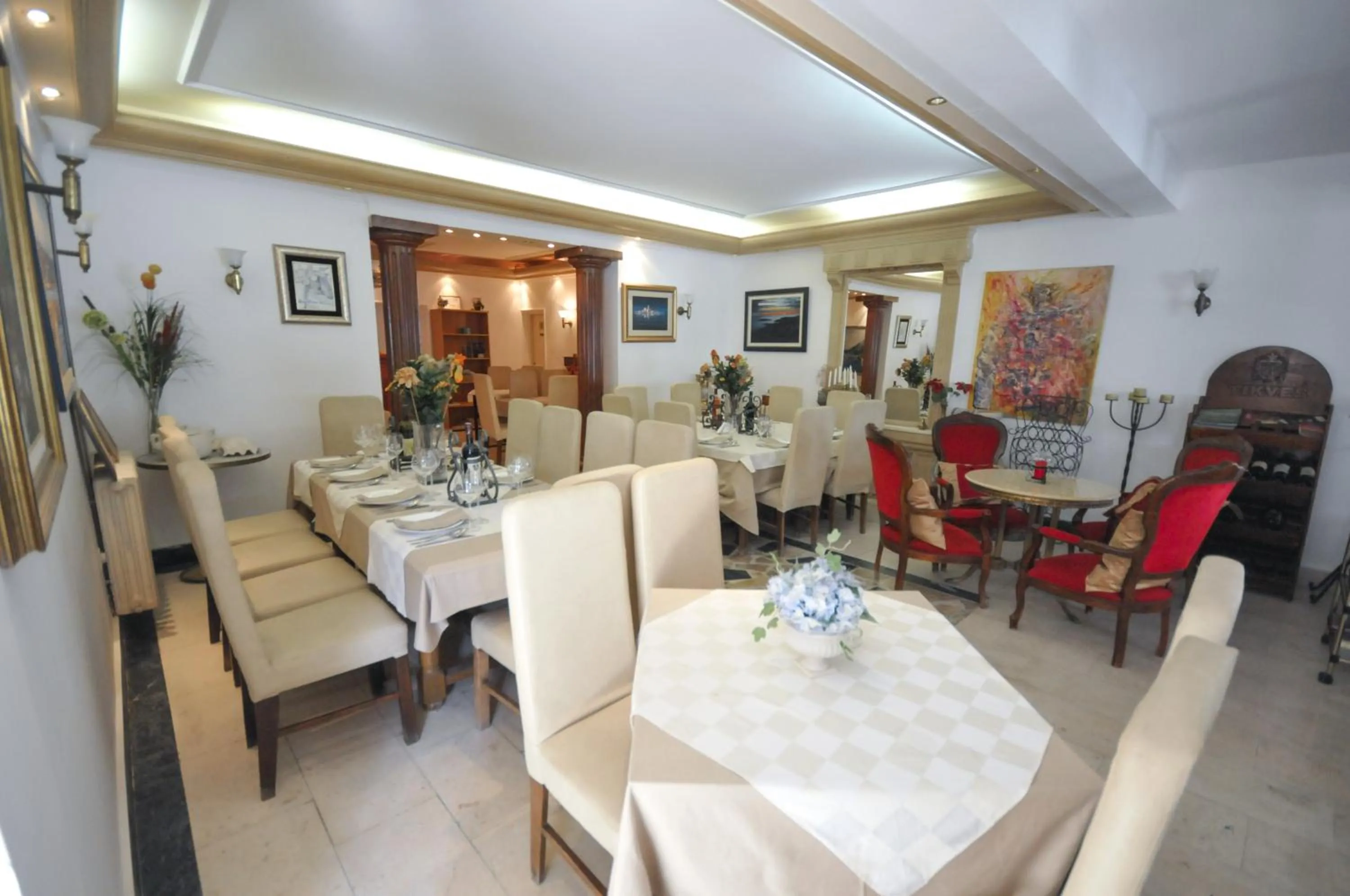 Restaurant/places to eat in Hotel Oaza