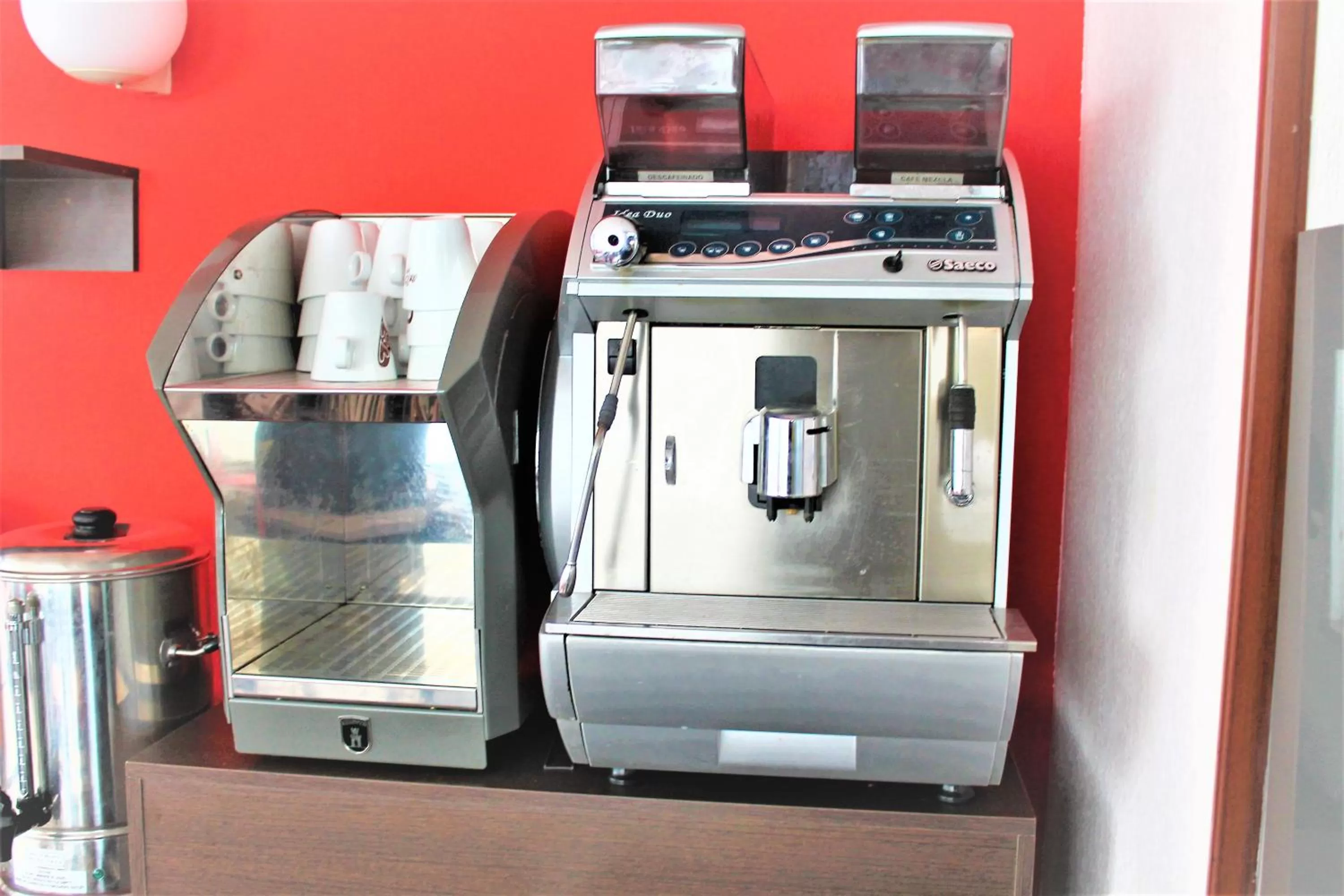 Lounge or bar, Kitchen/Kitchenette in Hotel a Barquina