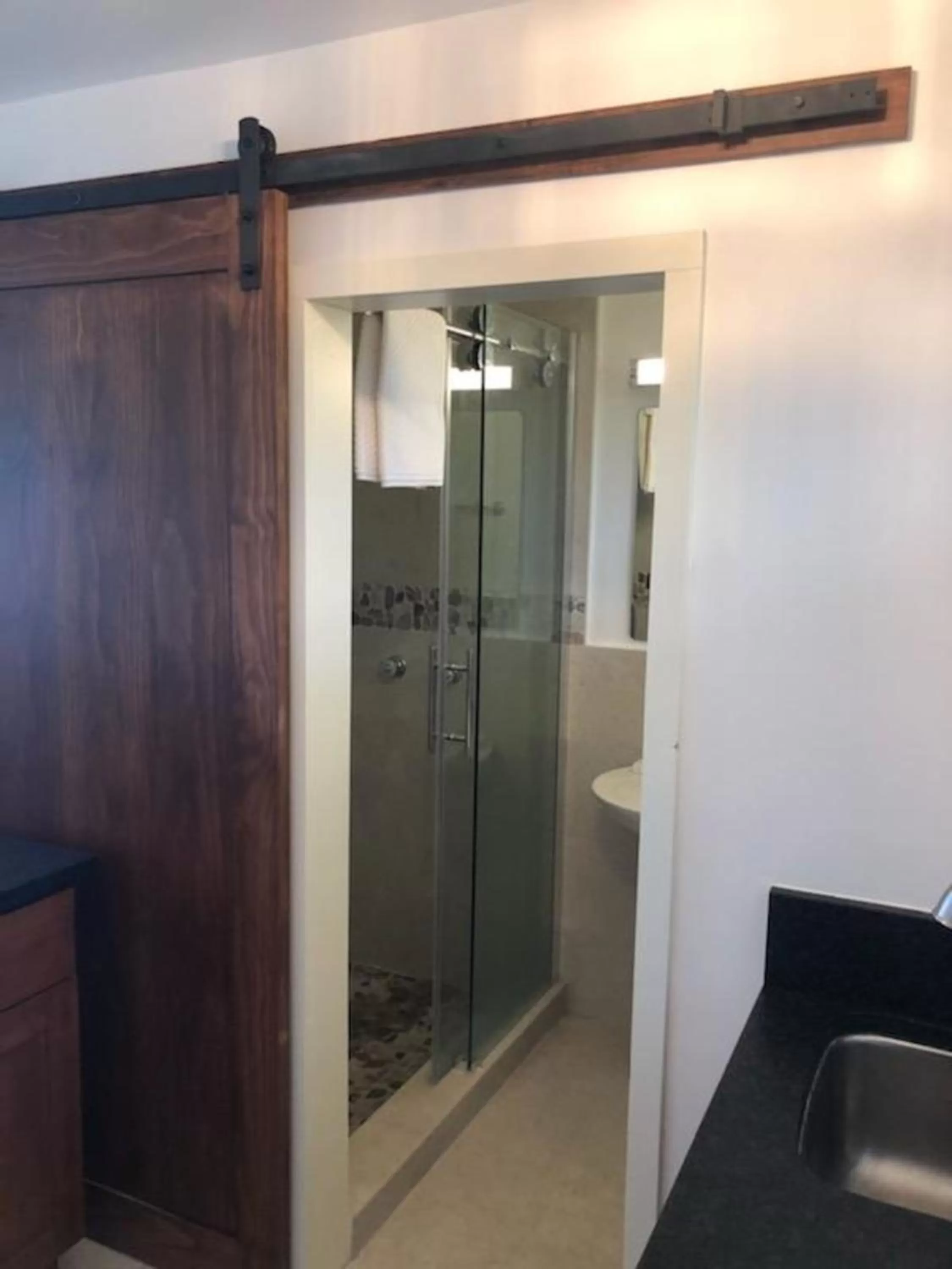 Bathroom in Kona Tiki Hotel