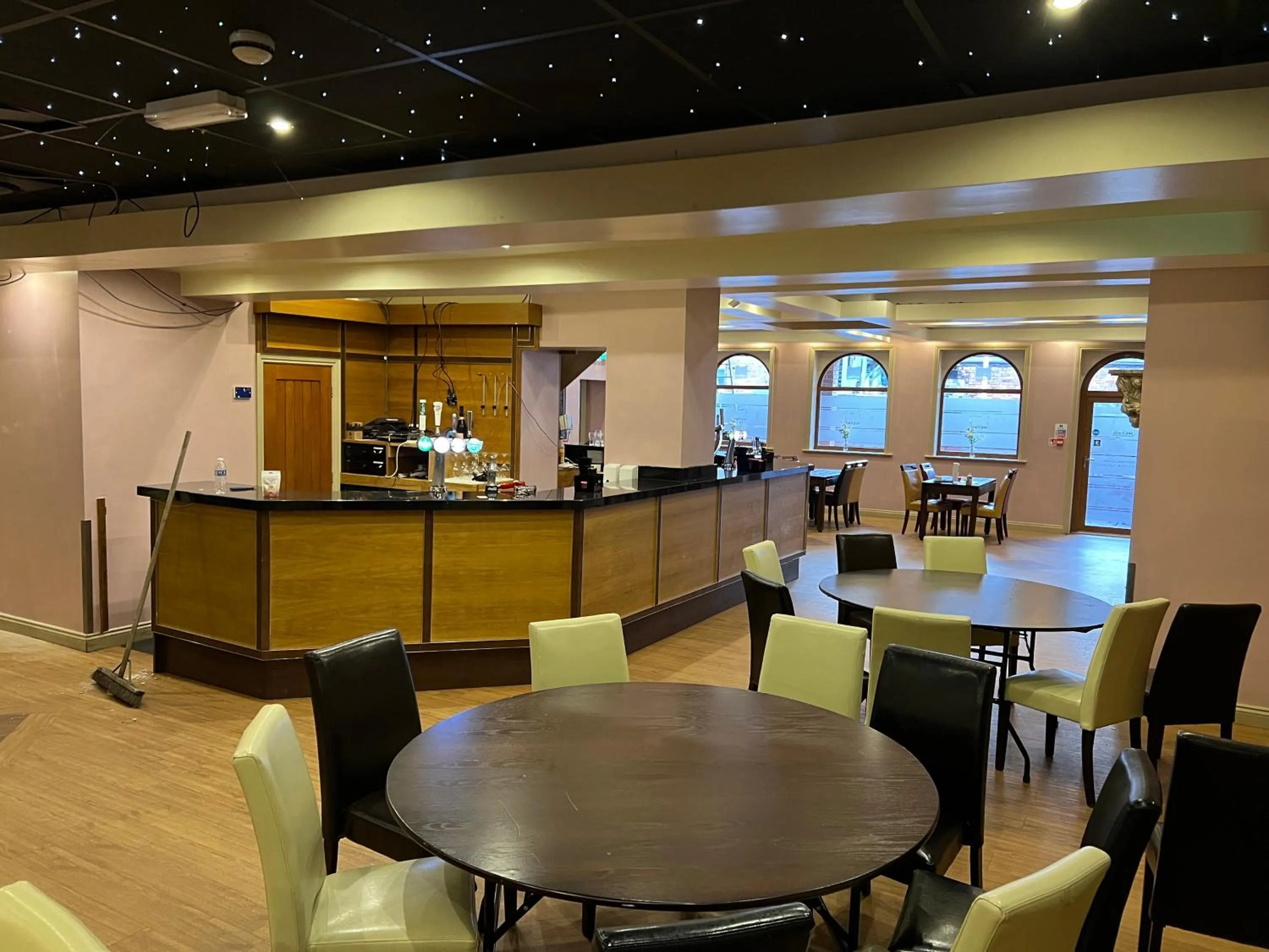 Banquet/Function facilities in Southport Metro Hotel