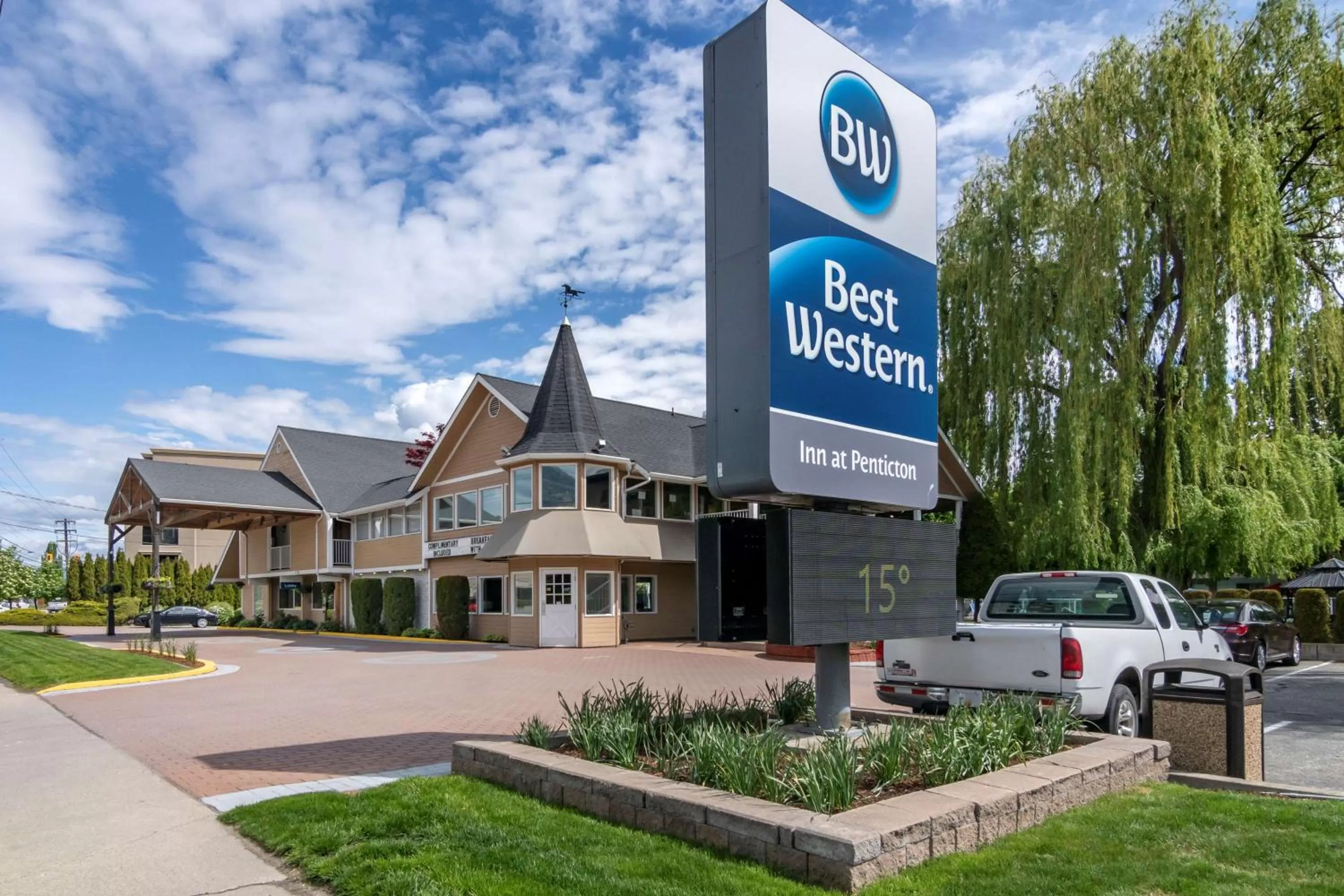 Property building in Best Western Inn at Penticton