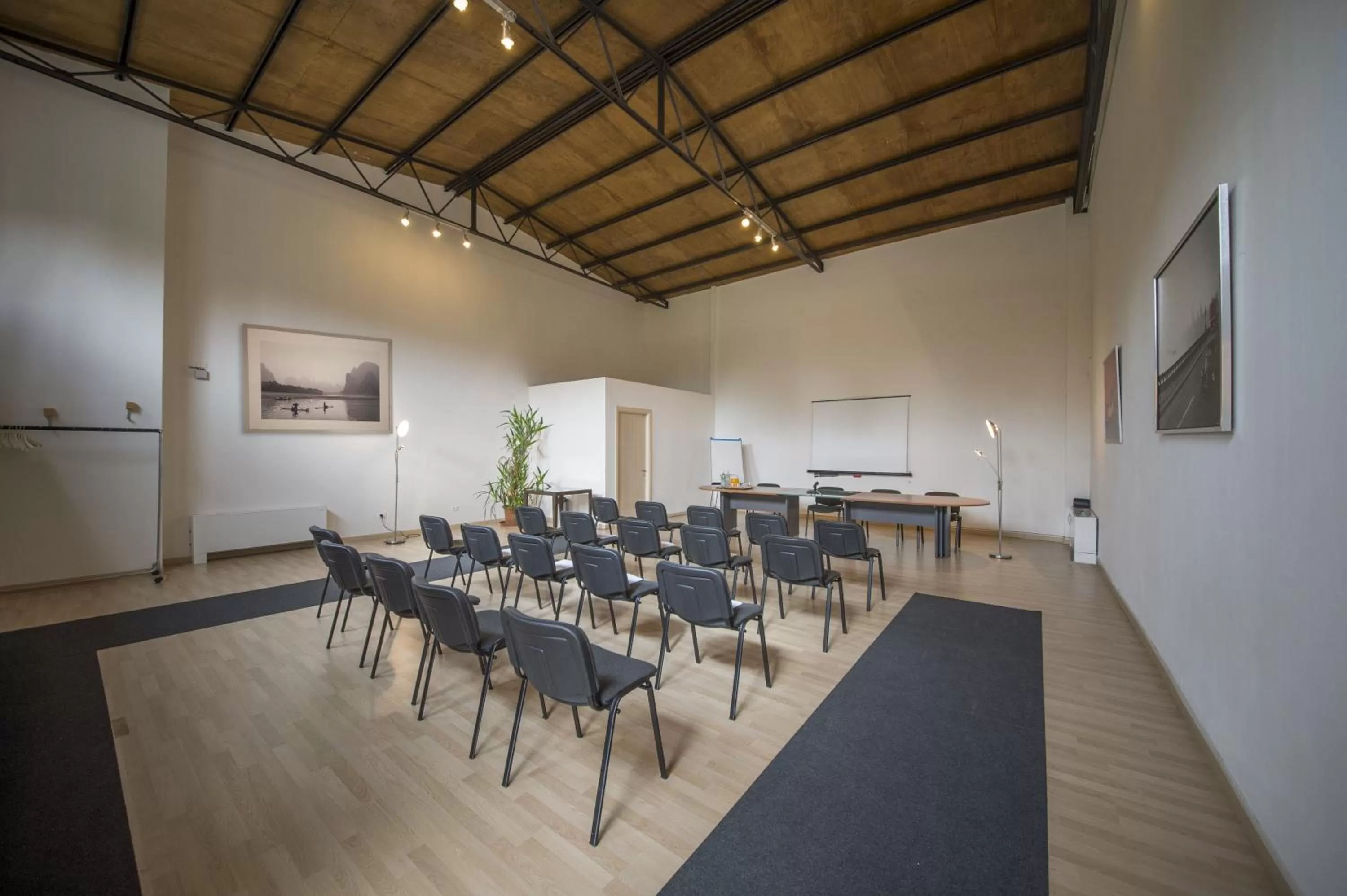 Business facilities in Hotel Venice Resort Airport