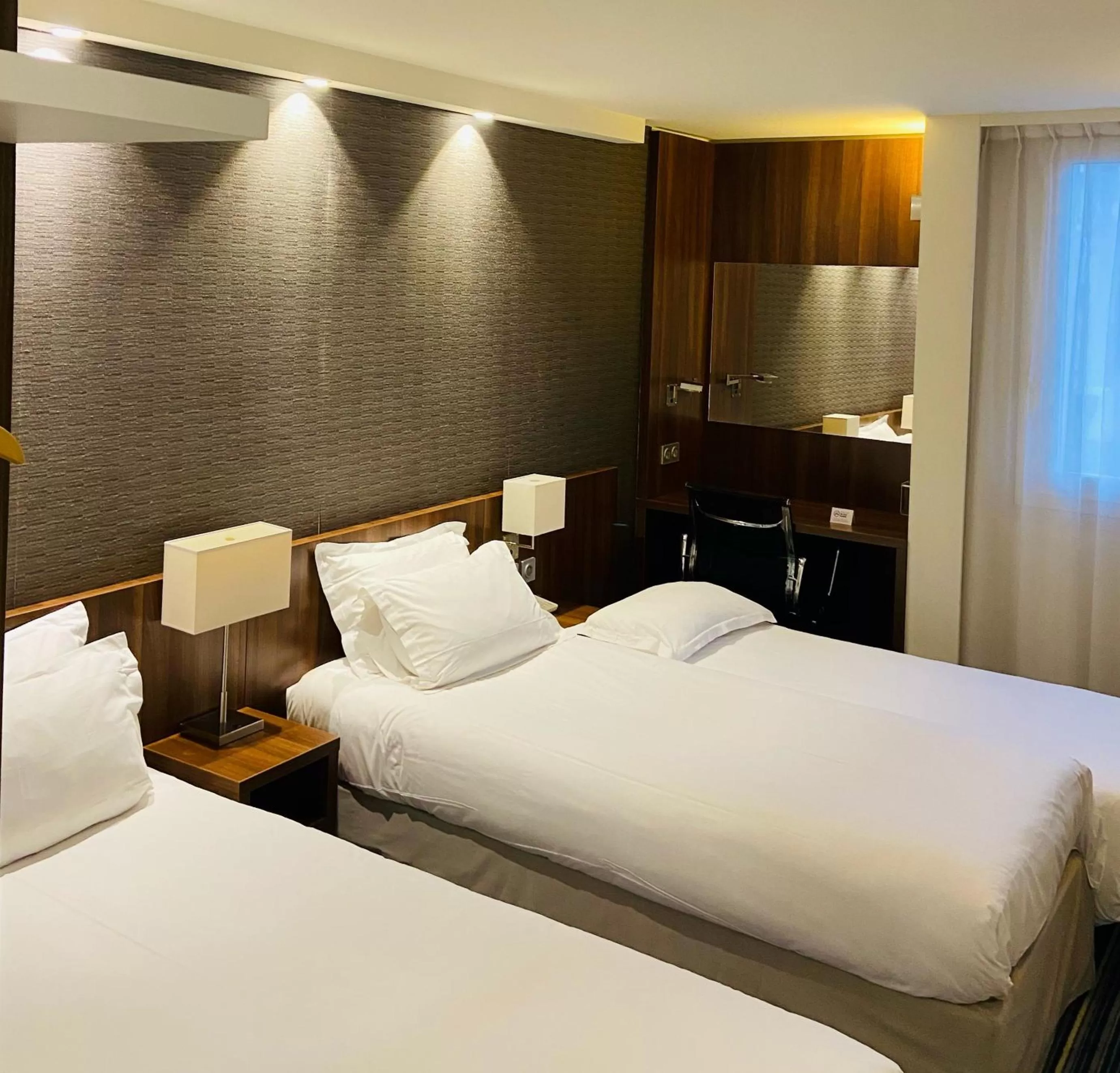 Bed in Holiday Inn Express Lille Centre by IHG