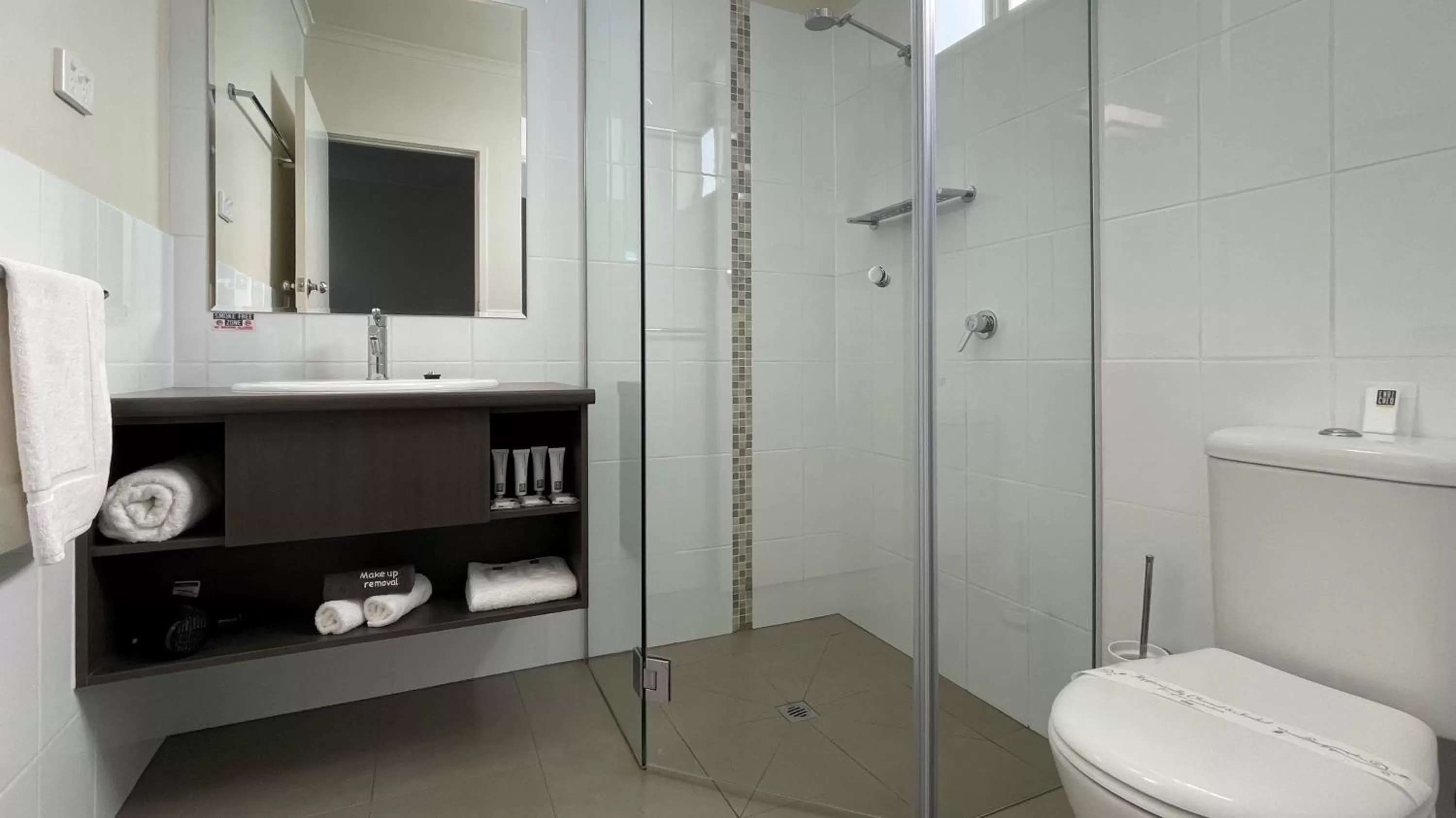 Bathroom in Loddon River Motel Kerang